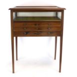 An Edwardian mahogany bijouterie table/display cabinet,