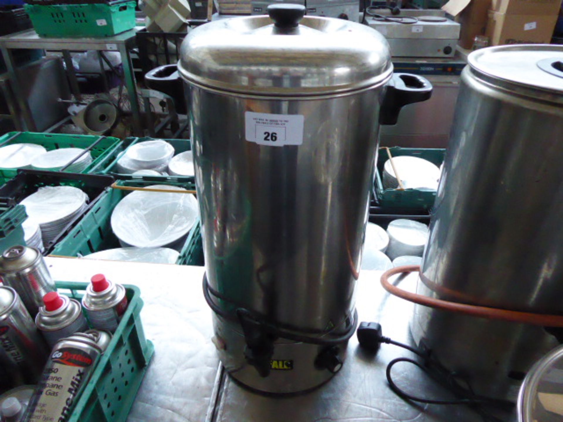 Buffalo electric tea urn (116)