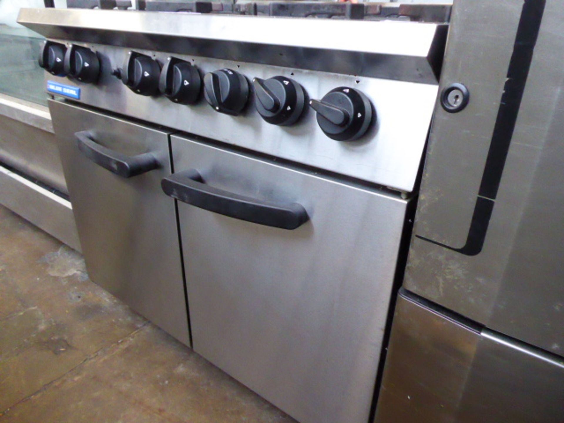 90cm LPG Blueseal 6 burner cooker with 2 door oven under - Image 2 of 2