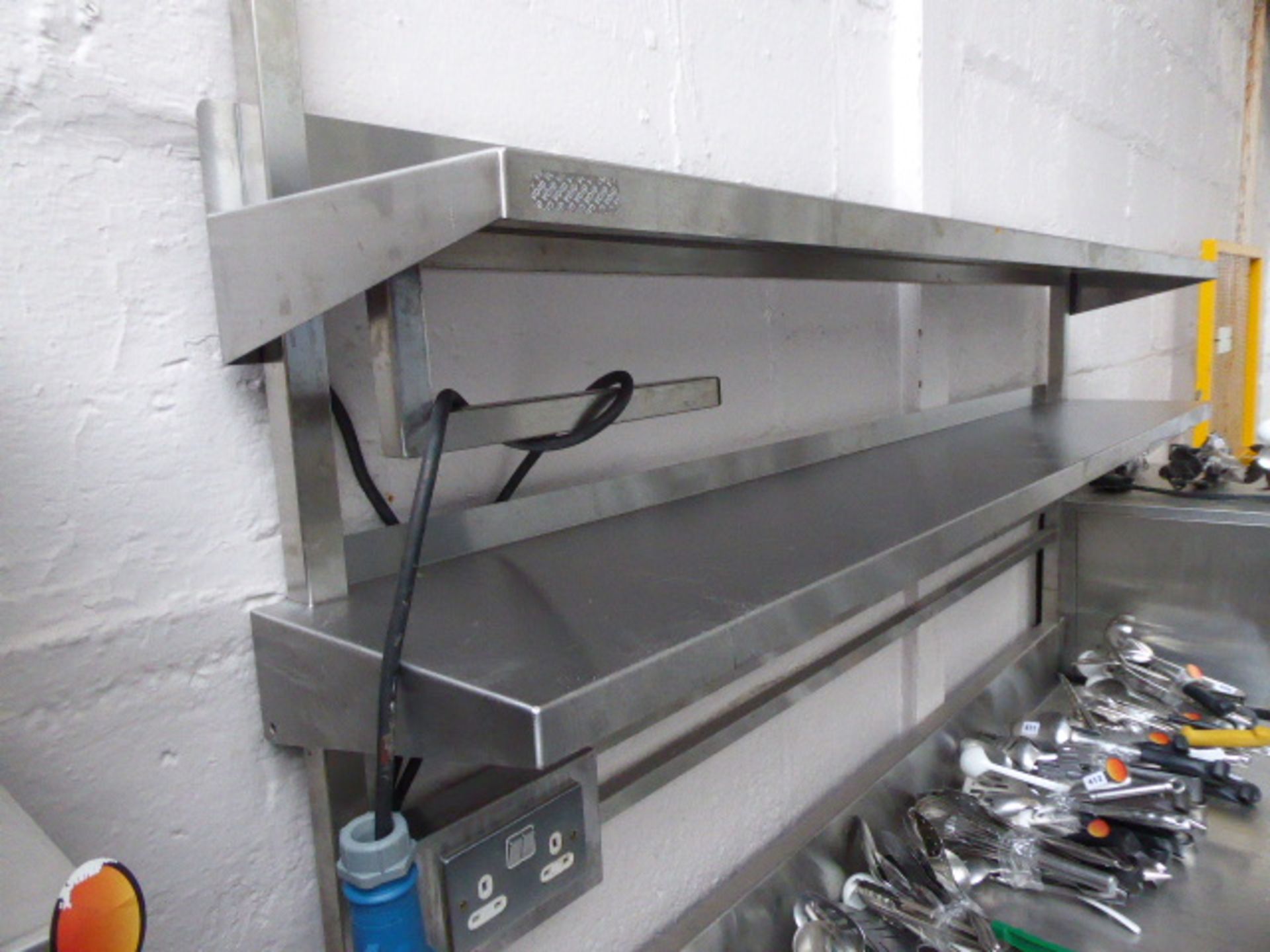 180cm stainless steel mobile preparation station with 2 shelves over and shelf under with space - Image 2 of 2