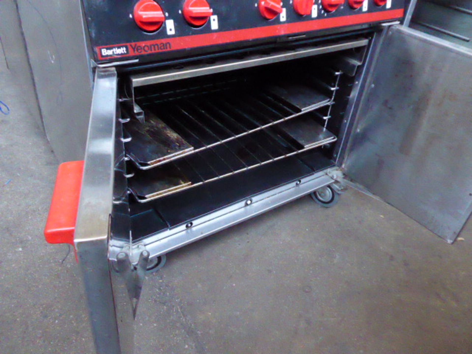 90cm gas Bartlett Yeoman six burner cook with double door oven under - Image 3 of 3