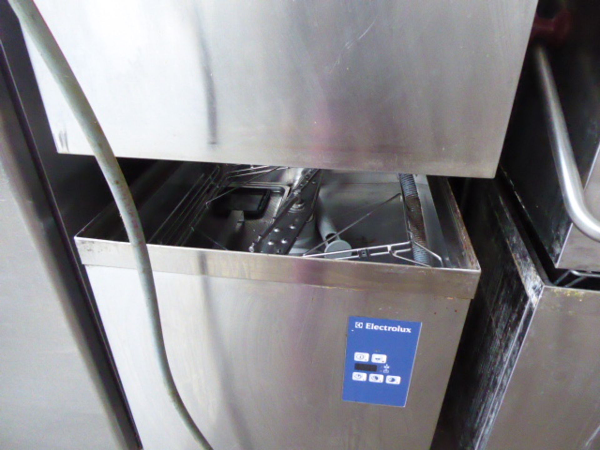 65cm Electrolux lift top pass through dishwasher - Image 2 of 2