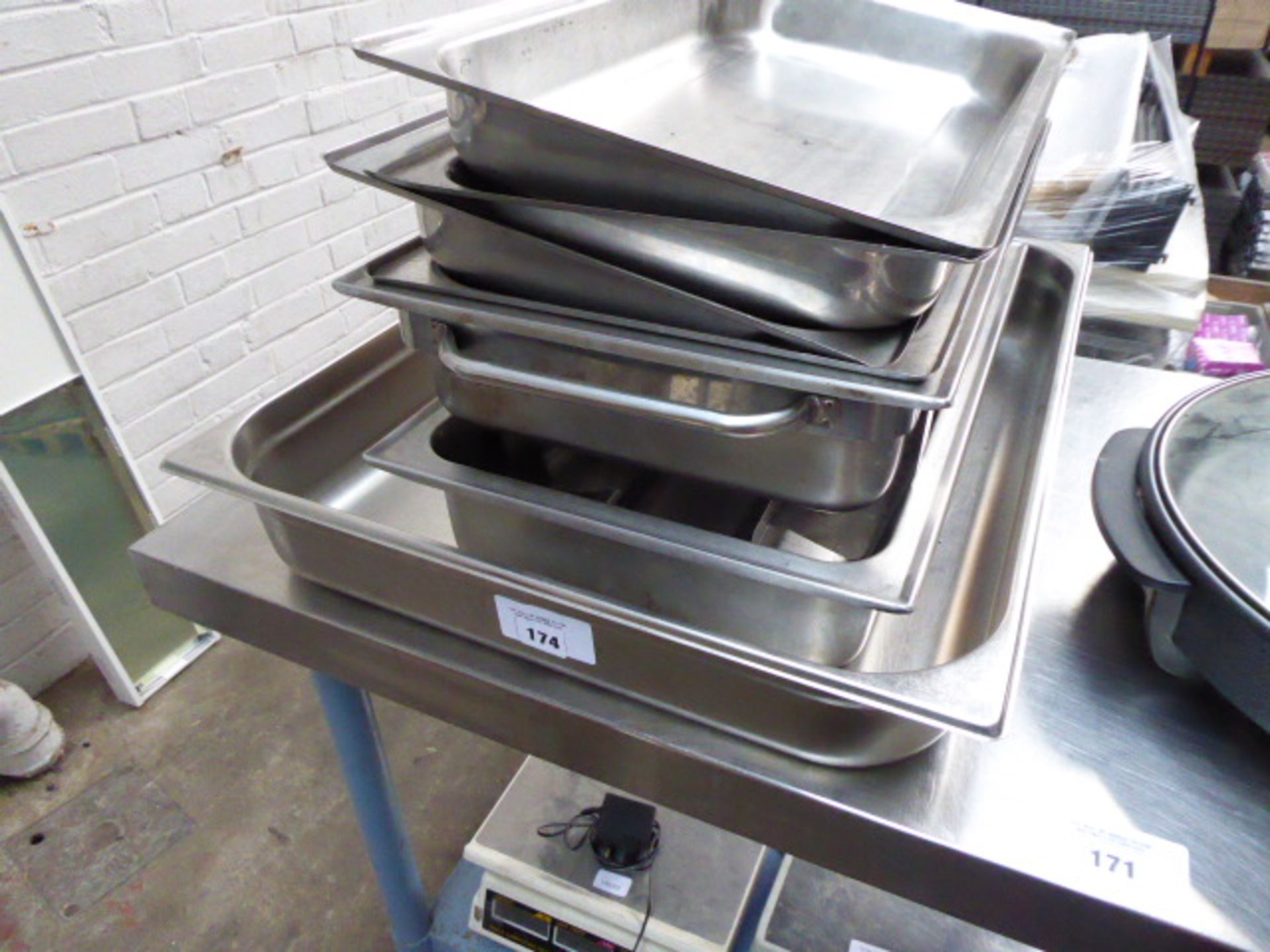 Double gastronorm stainless steel tray with assorted trays and chaffers