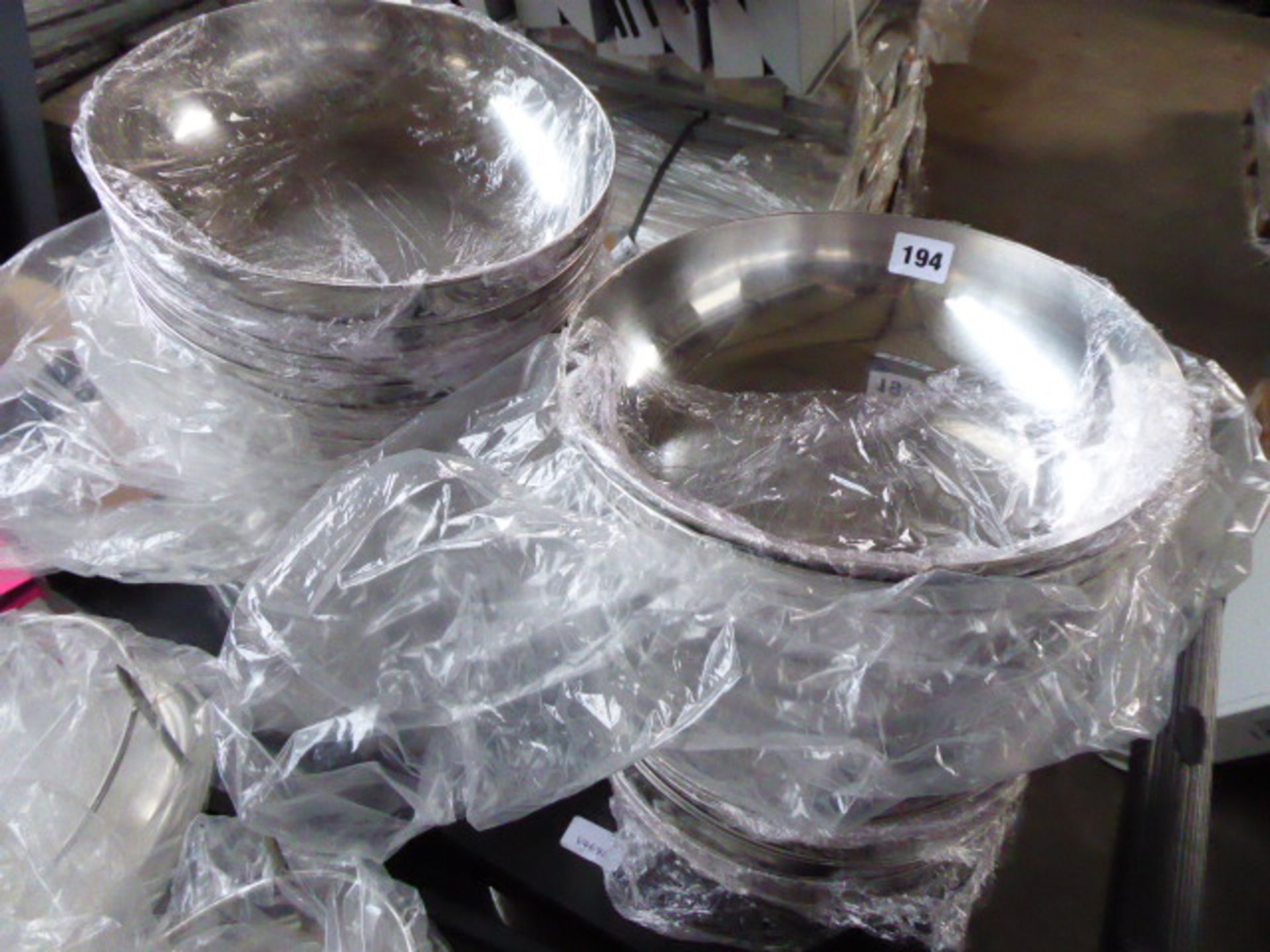 Approx. 60 stainless steel large dishes