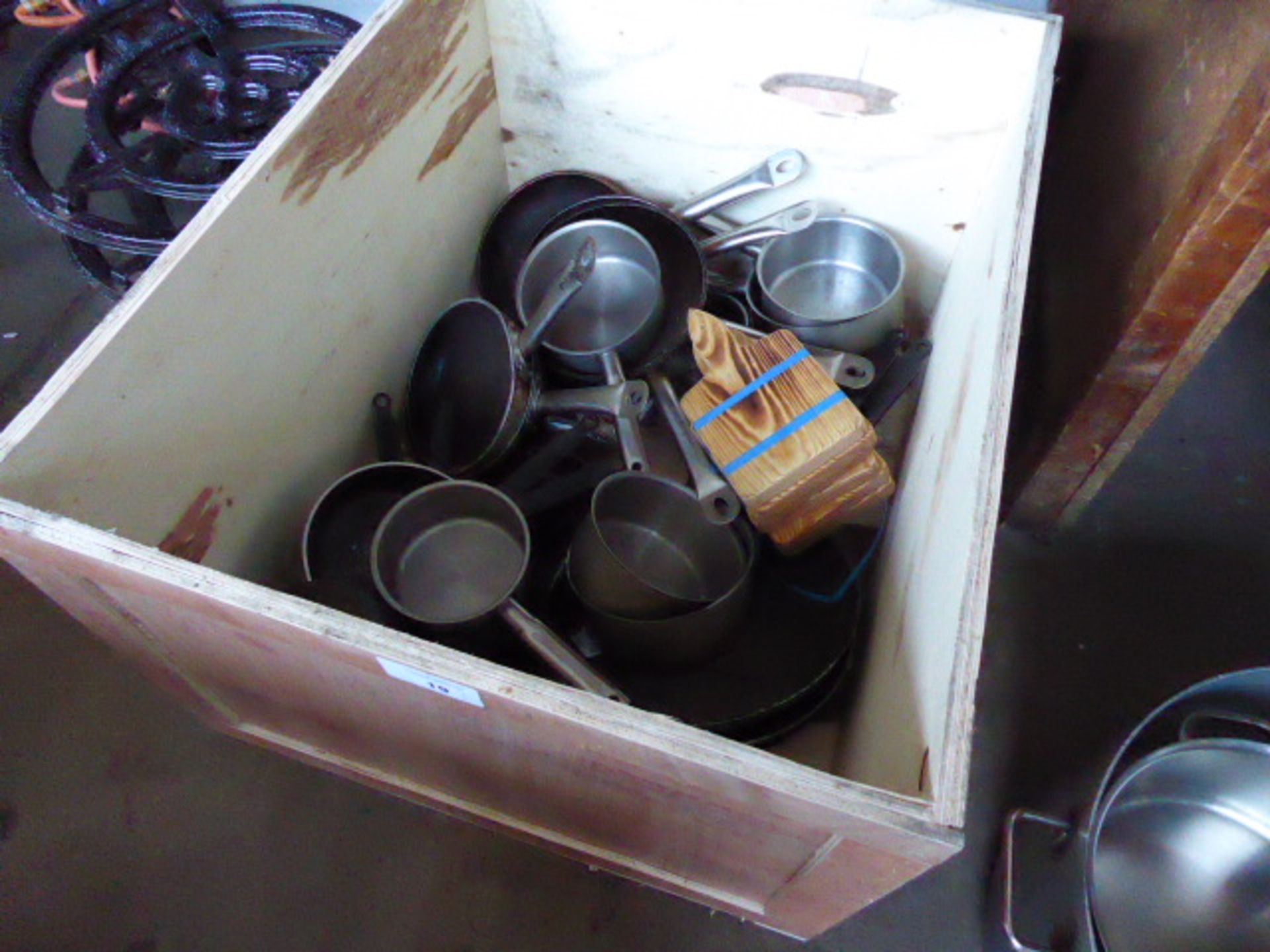 A box of assorted saucepans - Image 2 of 2