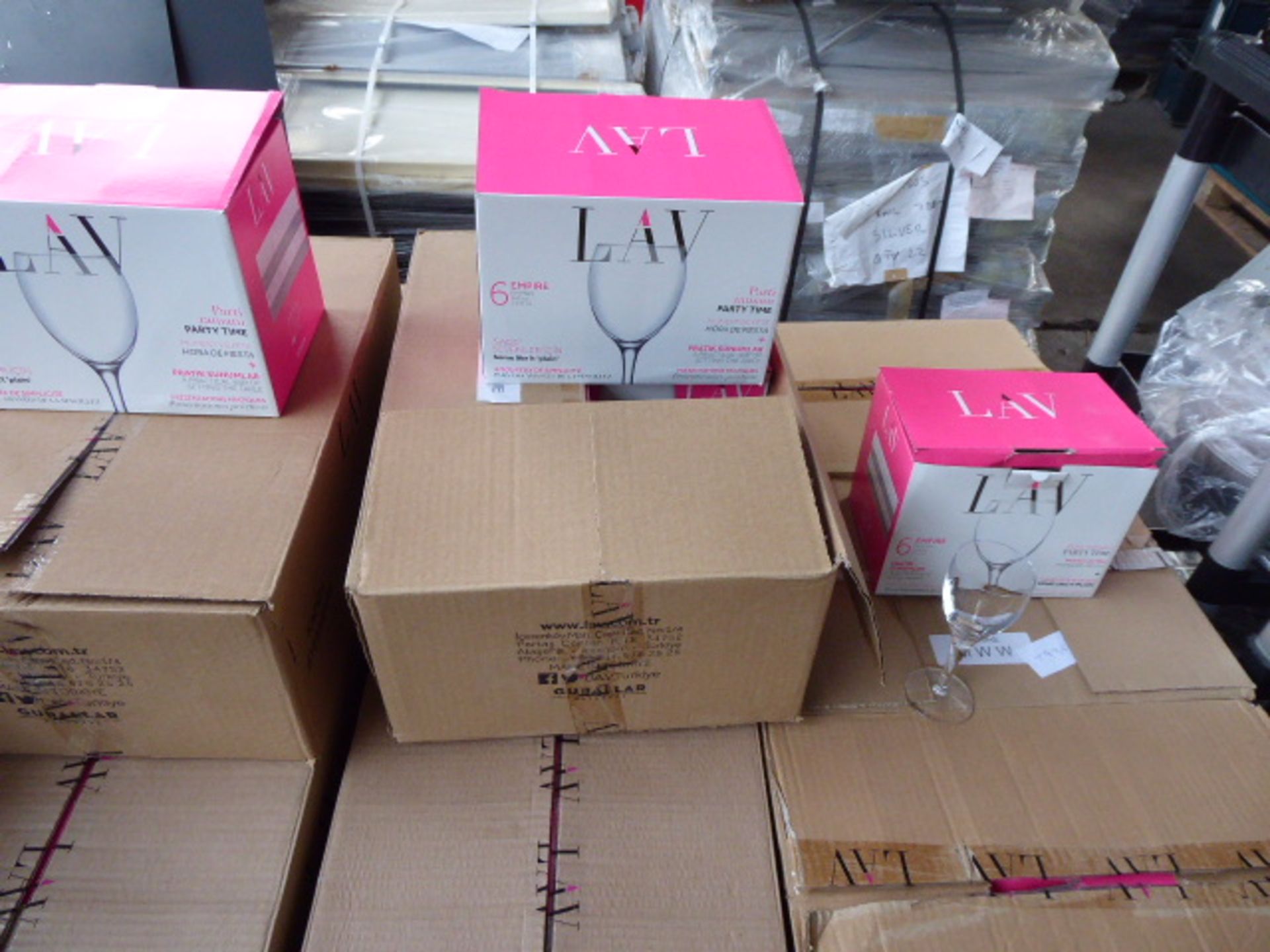 20 boxes of 6 LAV wine glasses