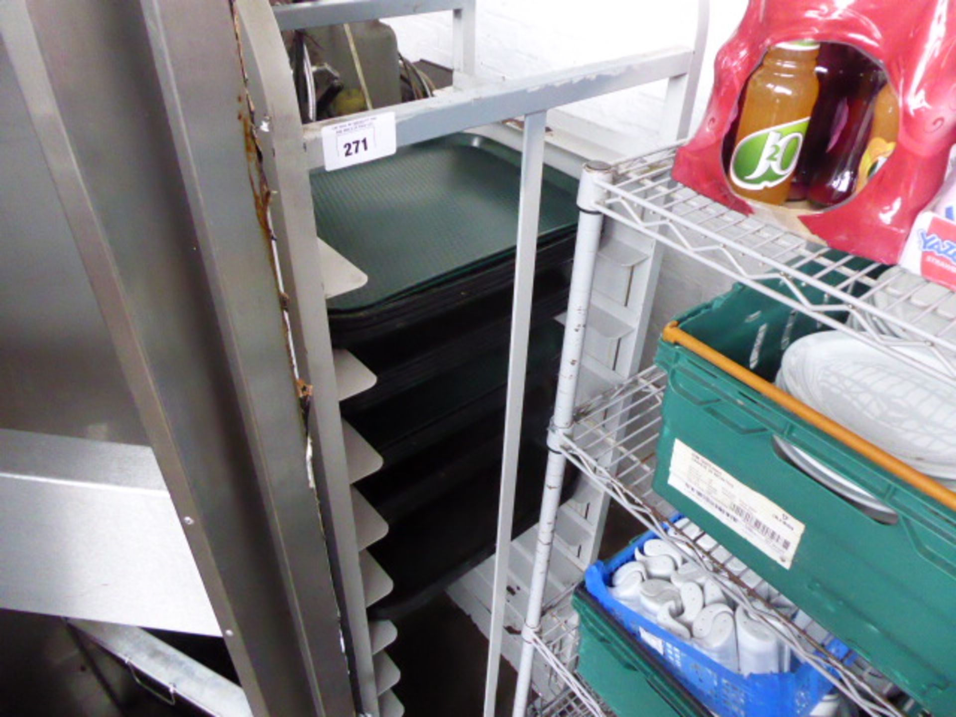 Mobile tray clearing trolley with assorted trays