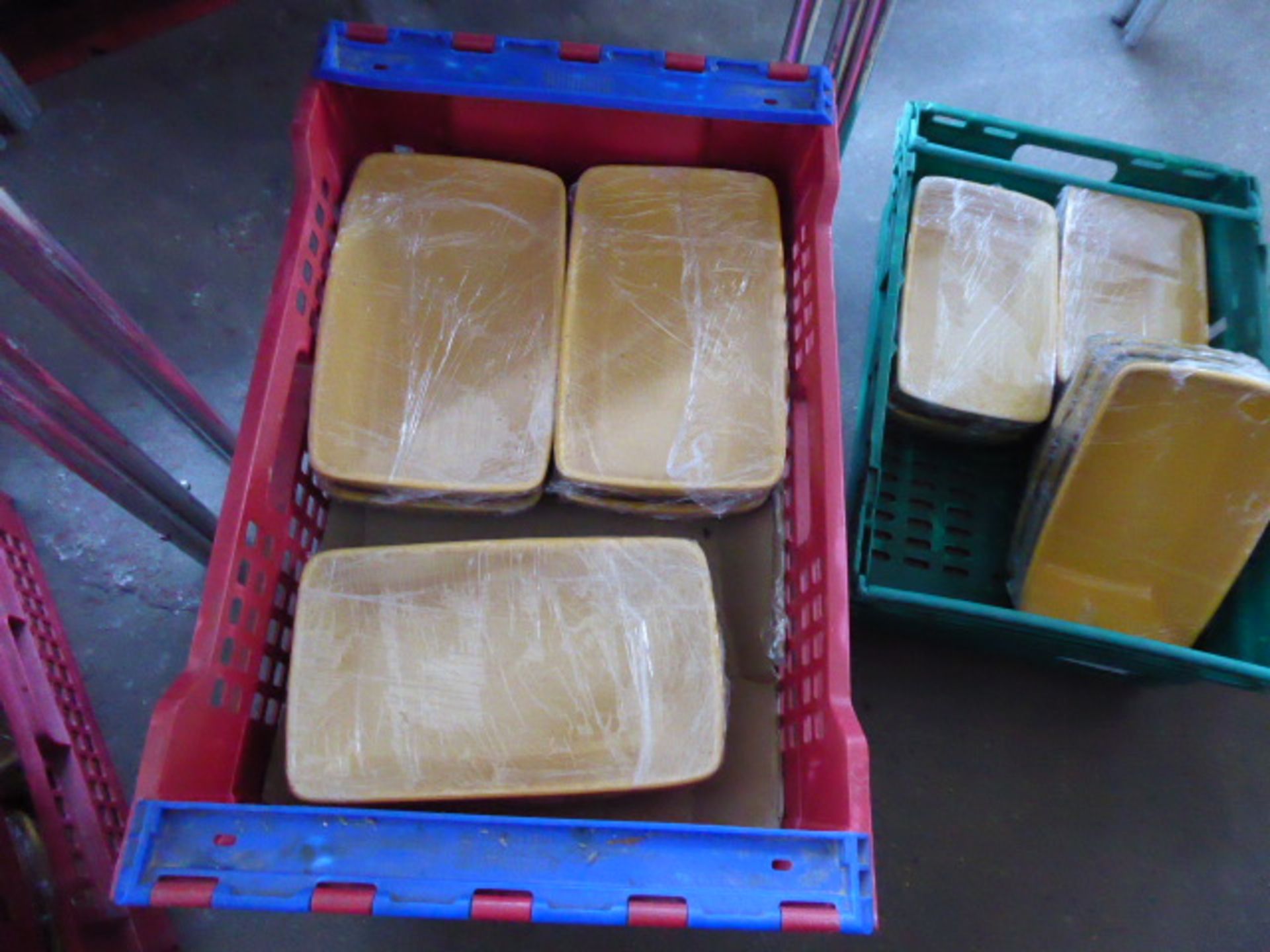 Five trays of 30cm rectangular green and yellow stoneware serving dishes - Image 2 of 2