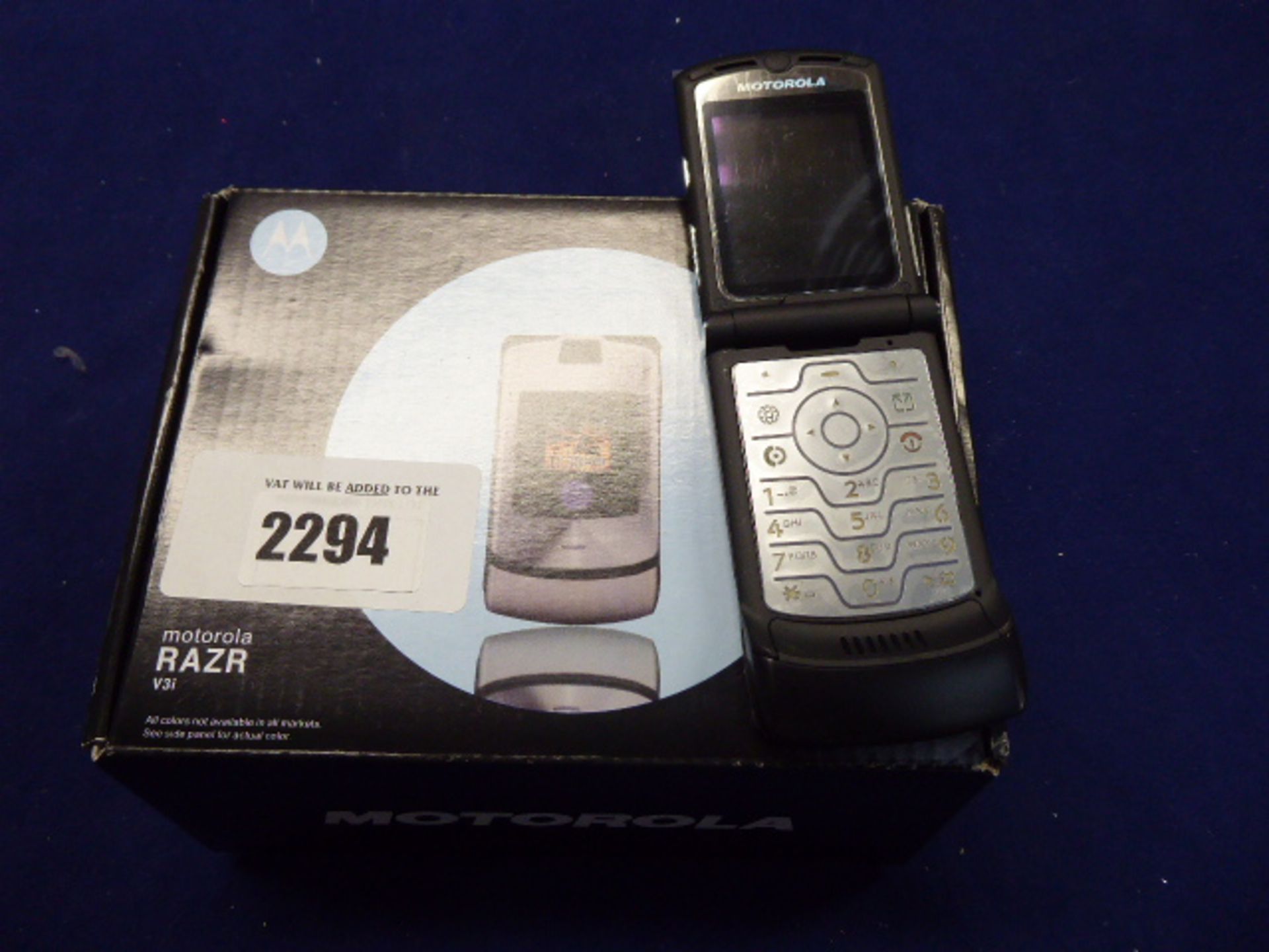 Motorola Raza V3i flip phone