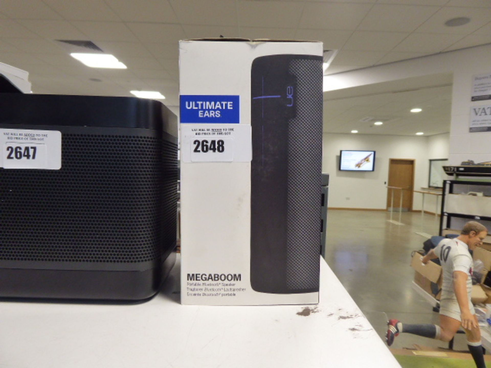 2551 UE Ultimate Ears Megaboom portable bluetooth speaker in box