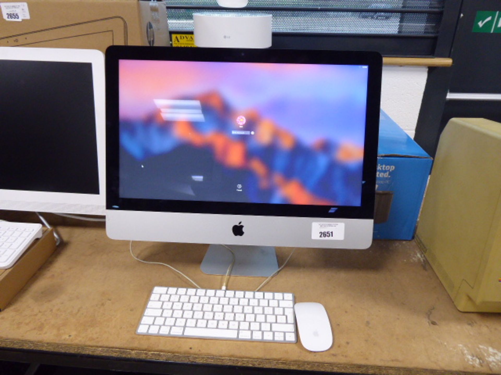 Apple iMac PC intel i5 processor, 8GB RAM, 1TB disk drive, wireless keyboard and mouse