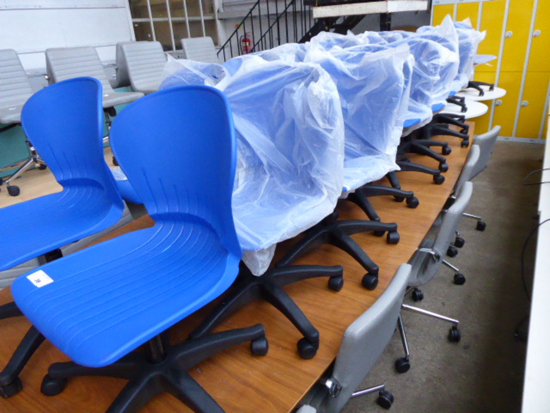 Ten blue plastic seated and black base swivel chairs - Image 2 of 2