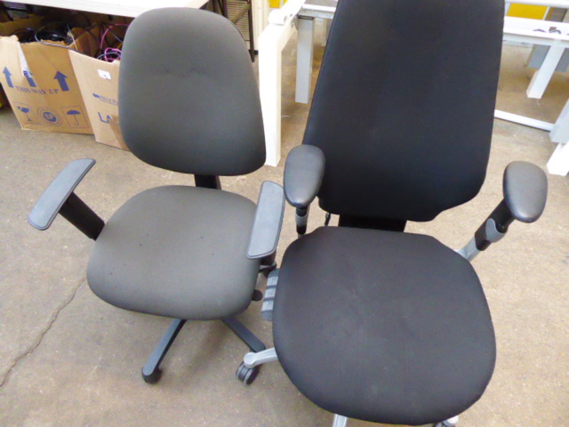 Seven assorted cloth office chairs - Image 3 of 3