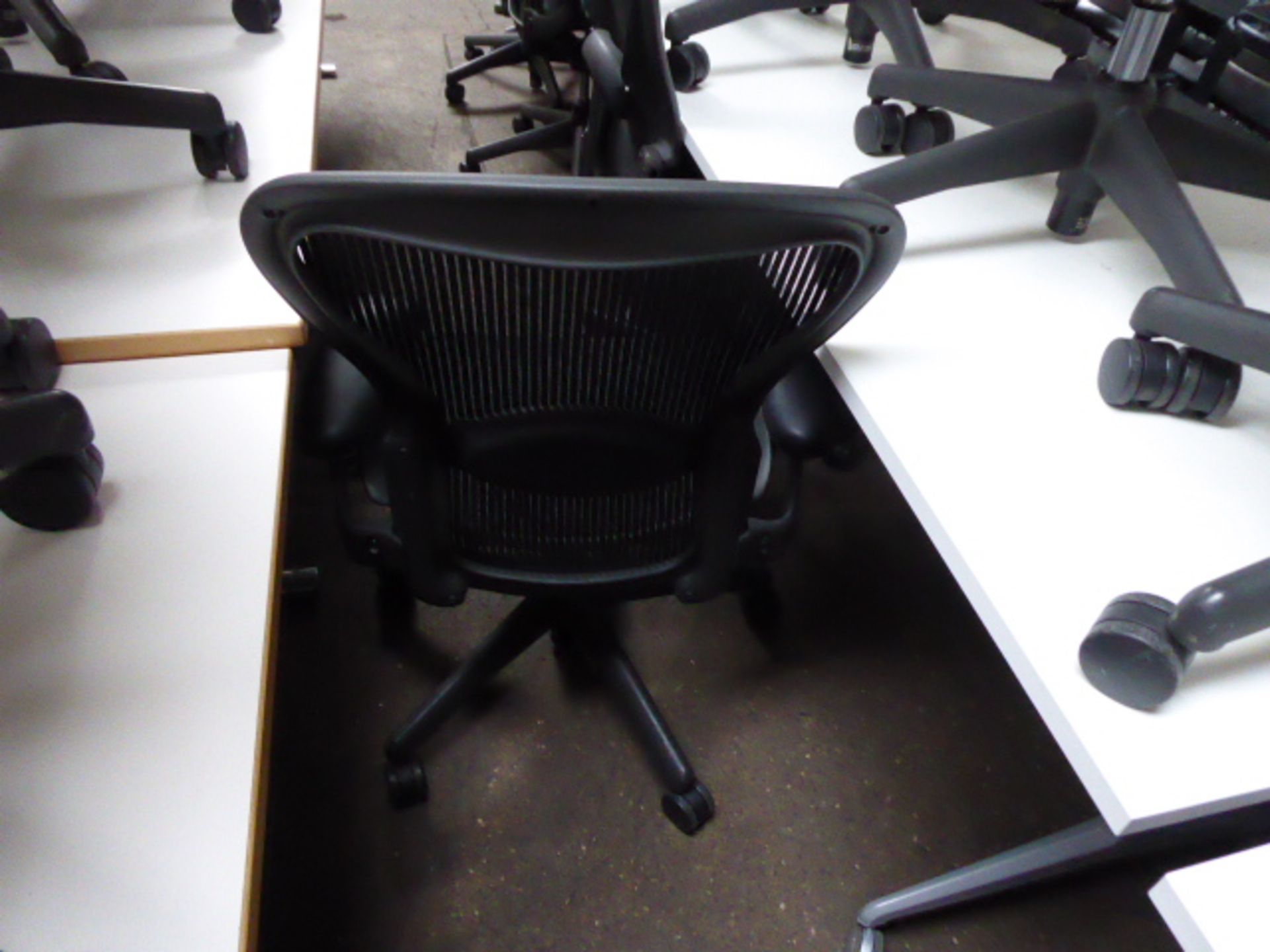 Herman Miller Aeron chair in black - Image 2 of 2