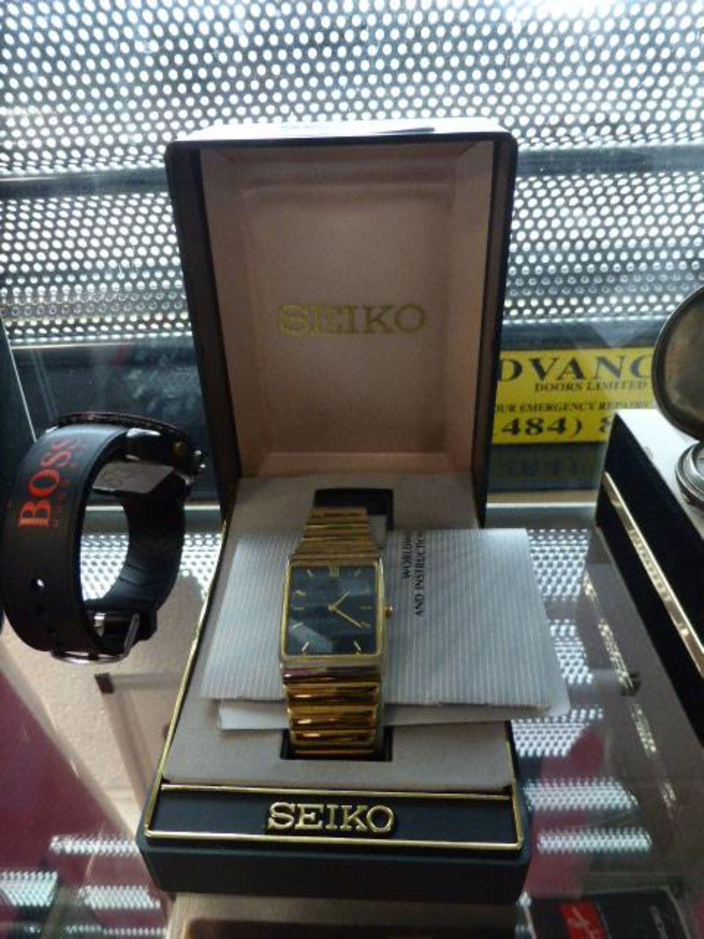 Gents Seiko wrist watch in yellow metal with case