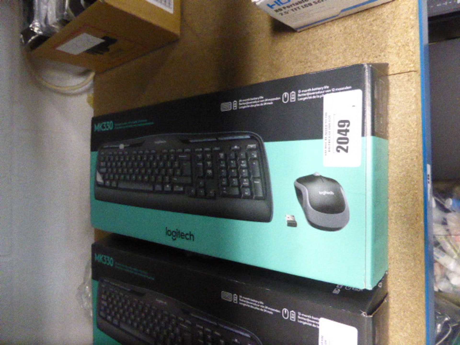 Logitech MK330 wireless keyboard combo set in box