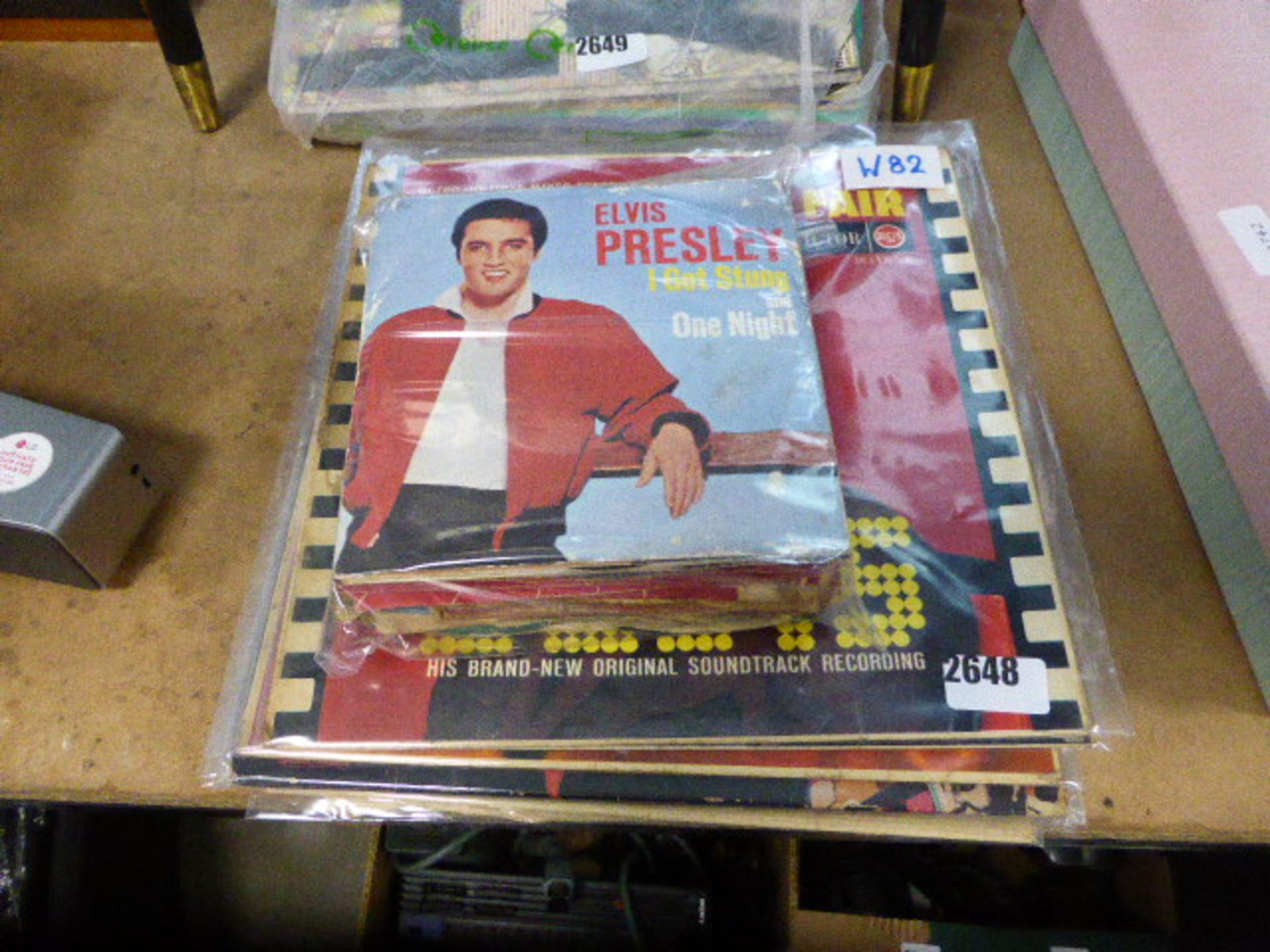 Various Elvis Prestley collectable vinyl records, singles, etc