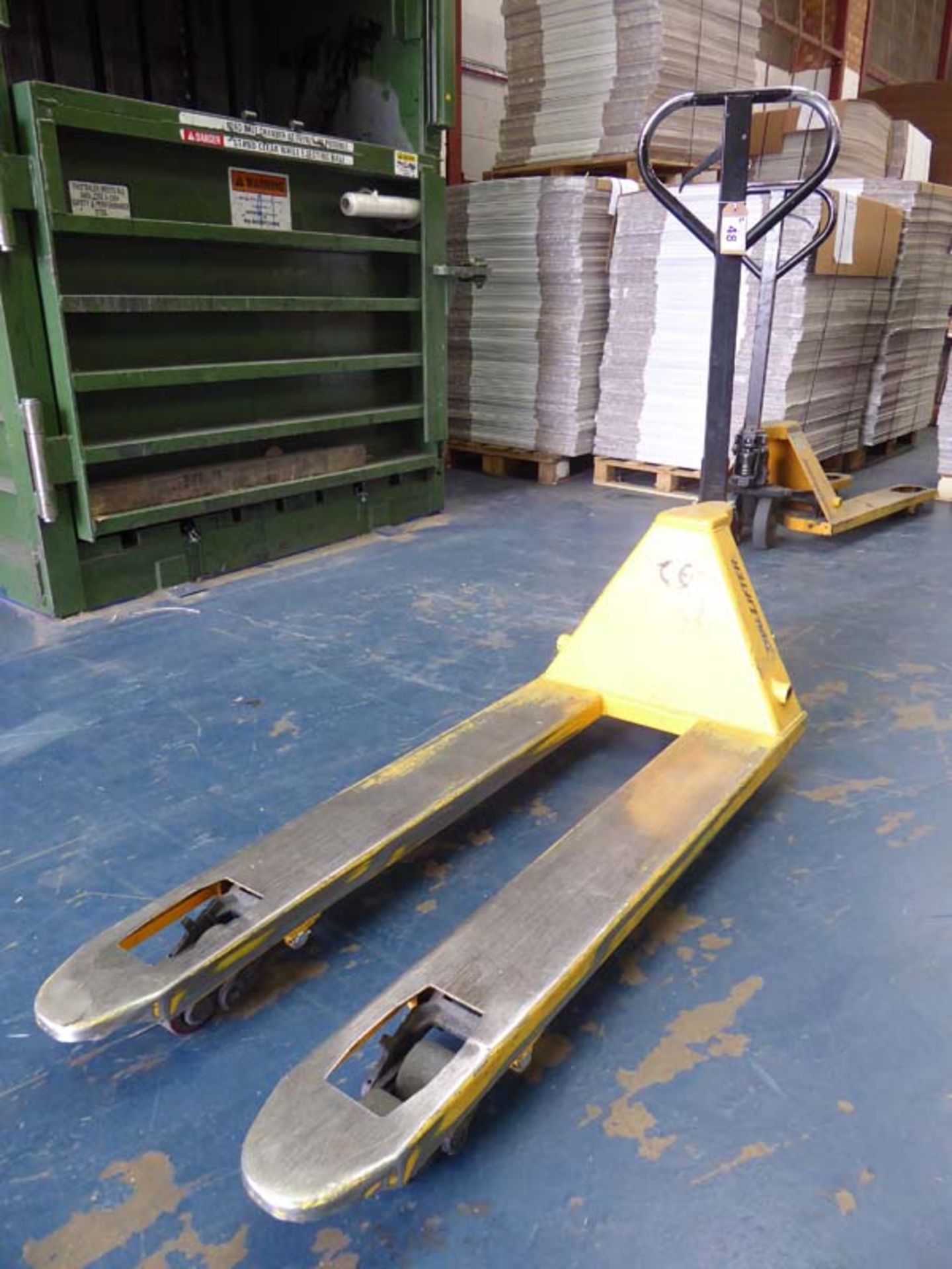 Total Lifter 2 tonne hydraulic pallet truck