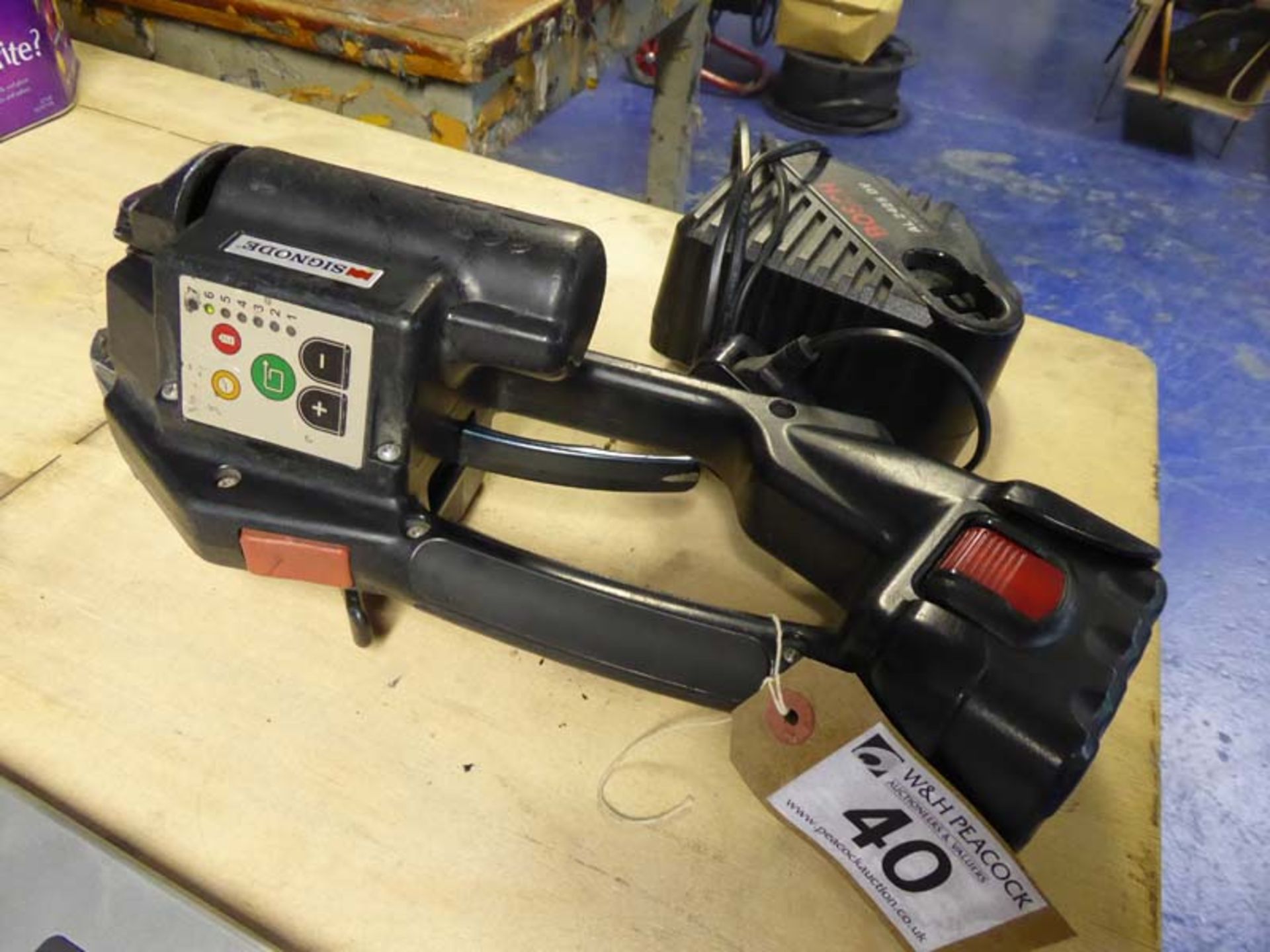 Bosch Signode cordless hand held taping machine - Image 2 of 3