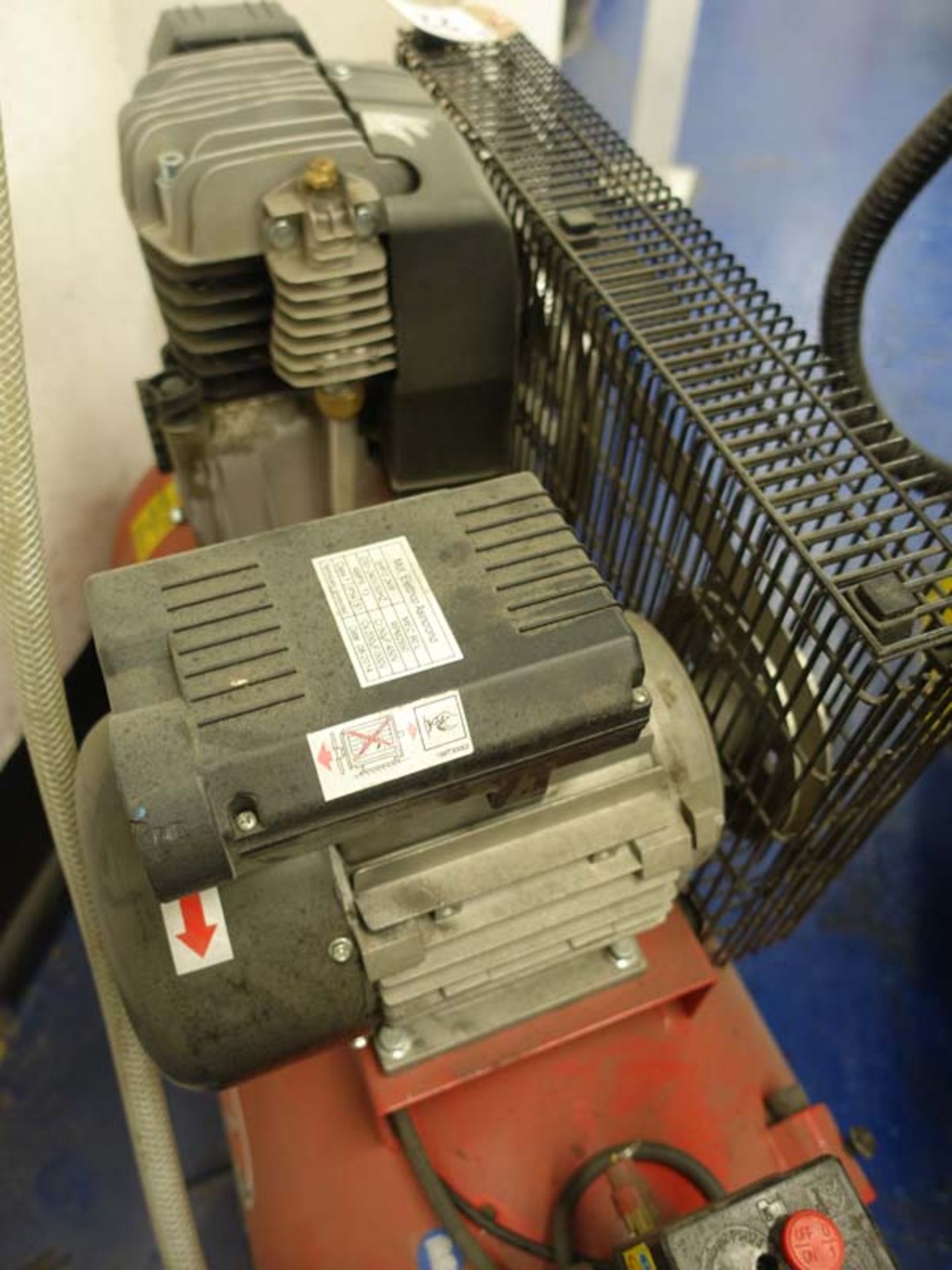 Clark Boxer Air single phase electric receiver mounted air compressor - Image 3 of 3