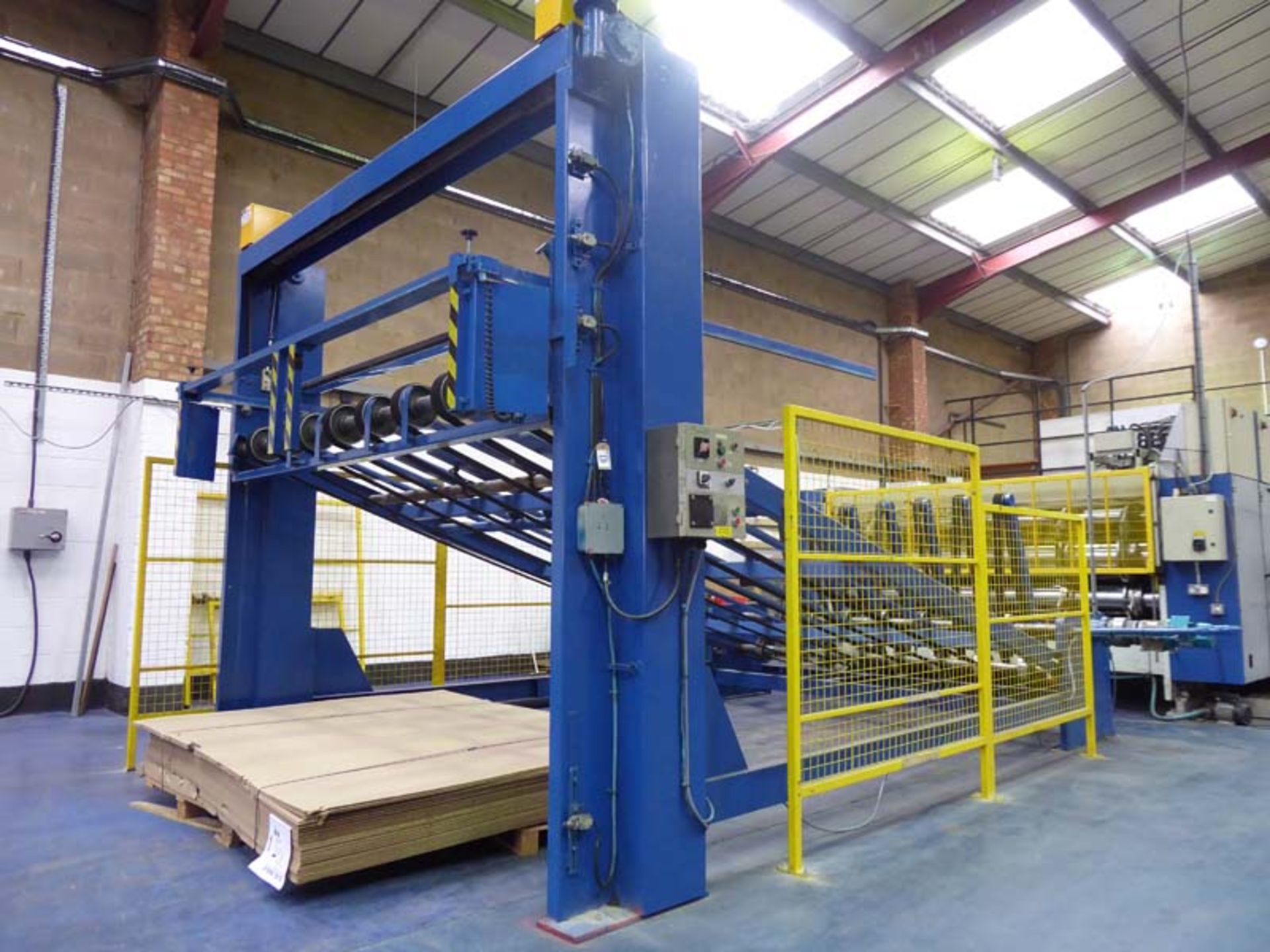 Kirby's cardboard conveyor/stacker, 3 metre bed capacity - Image 2 of 9