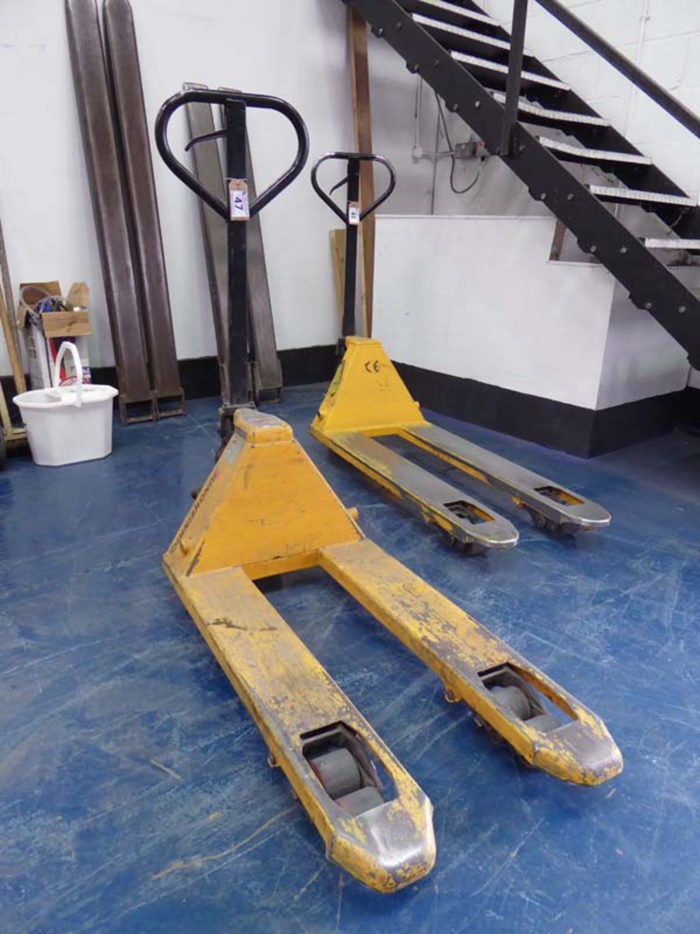 Jungheinrich 2 tonne hydraulic pallet truck