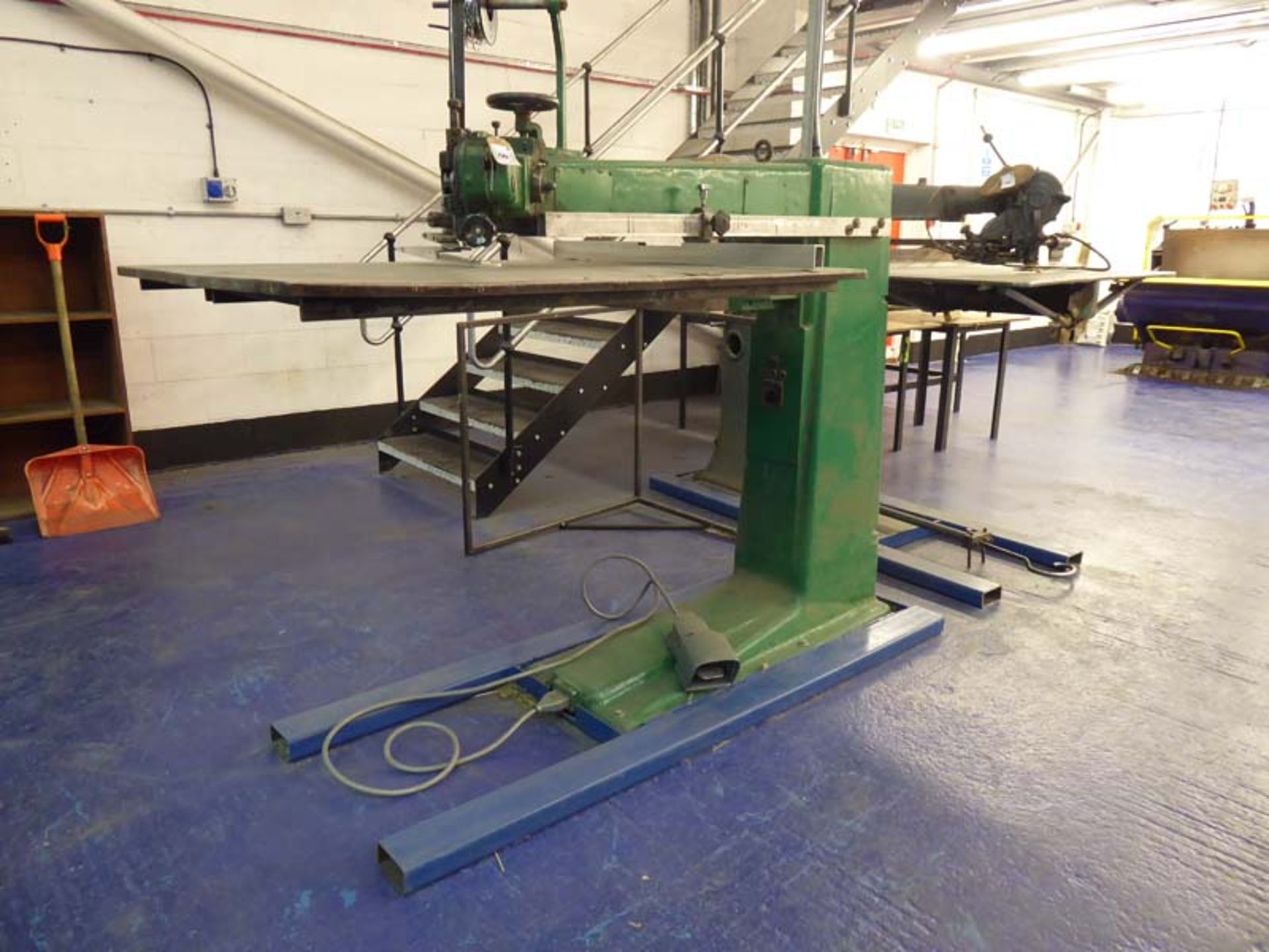 Vickers table stitcher Throat: 800mm