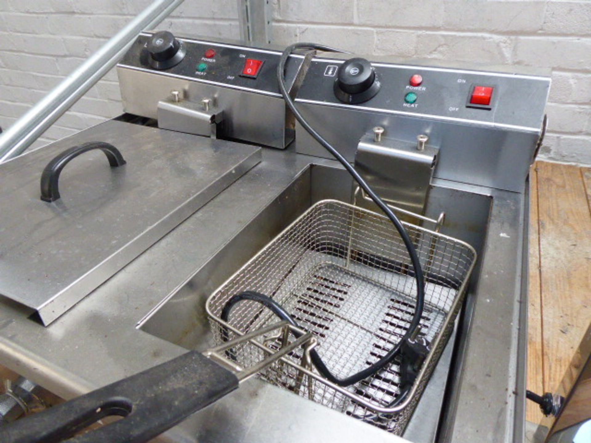 57cm electric EH-102V bench top 2 well fryer with 2 baskets (continental plug) - Image 2 of 2