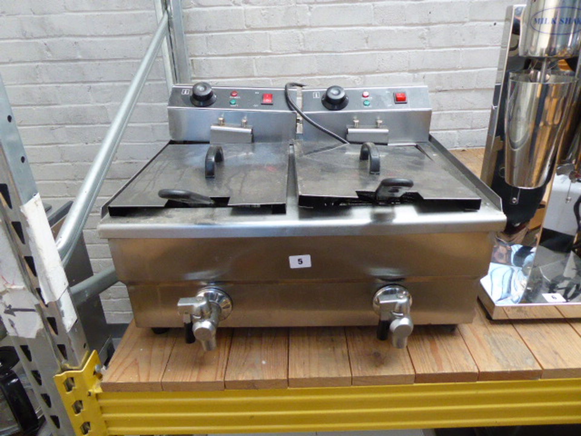 57cm electric EH-102V bench top 2 well fryer with 2 baskets (continental plug)