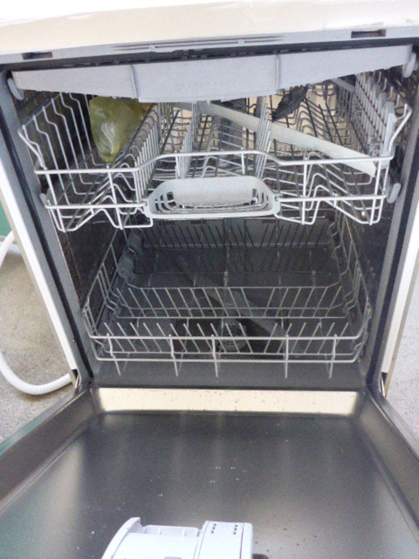 SMS25EI00GB Bosch Freestanding dishwasher 60cm silver-inox - Image 2 of 2