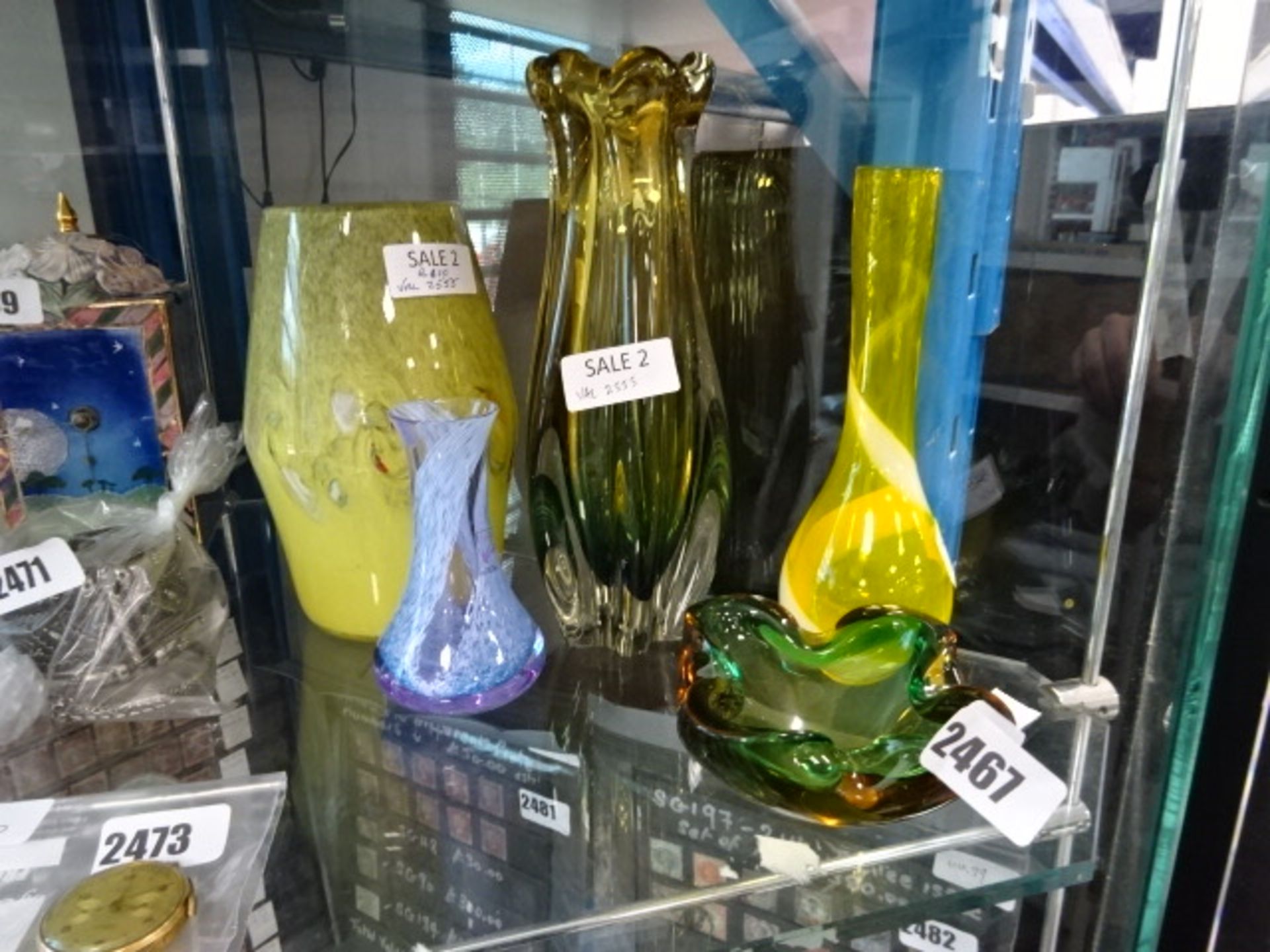 2219 5 various items of Studio glassware