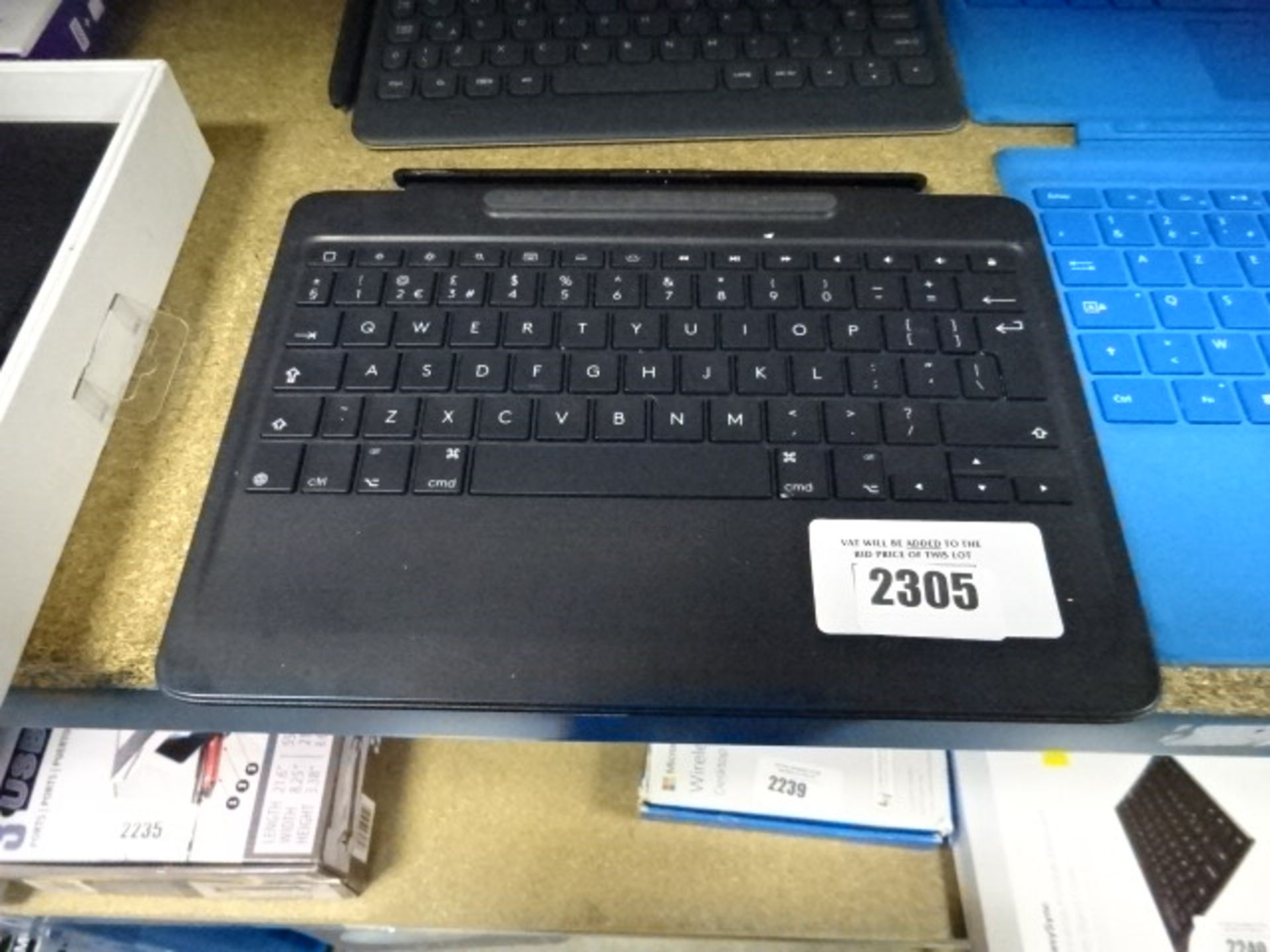 Logitech slim combo keyboard cover in black