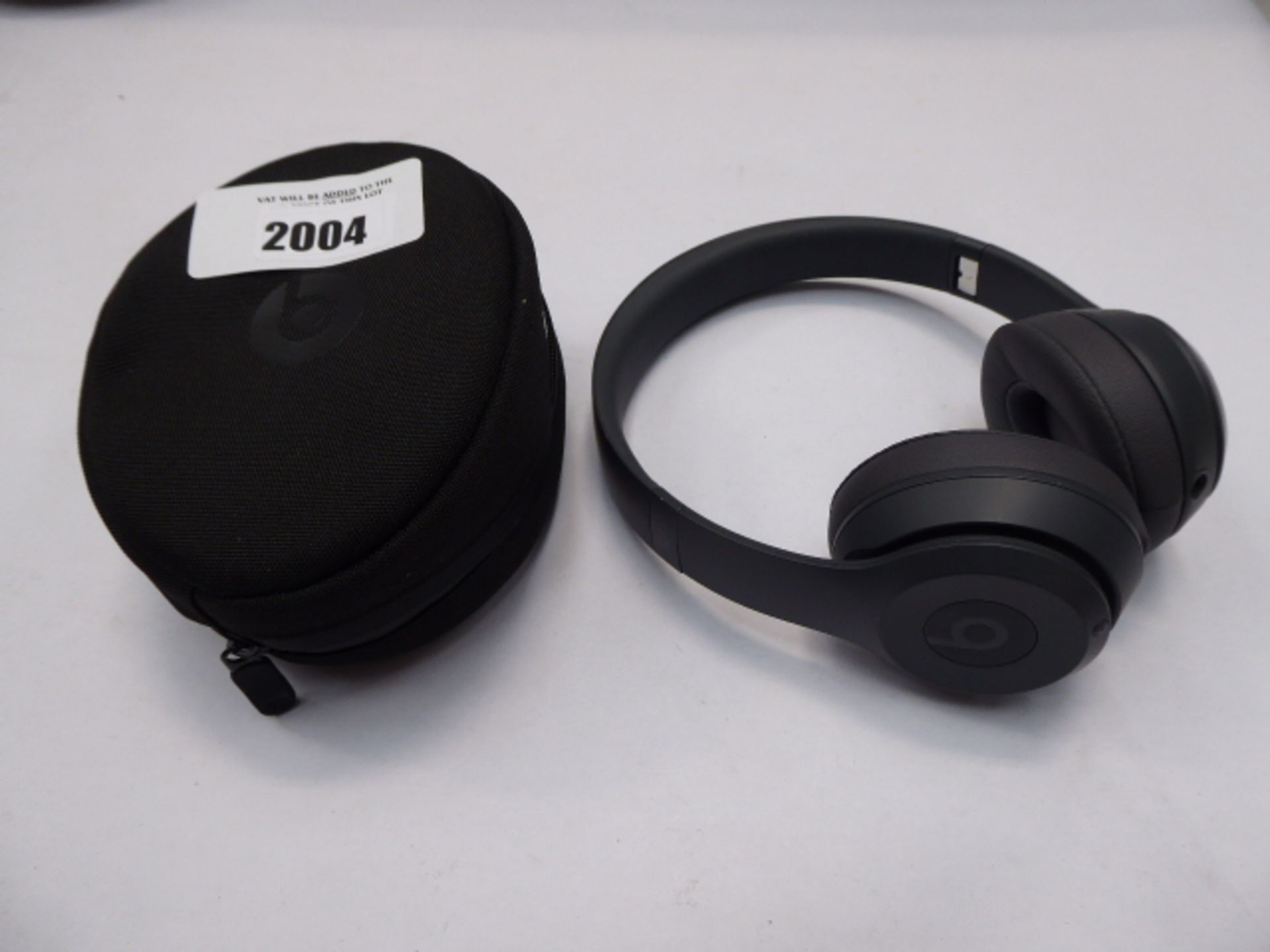 Beats Solo3 grey wireless headphones in case