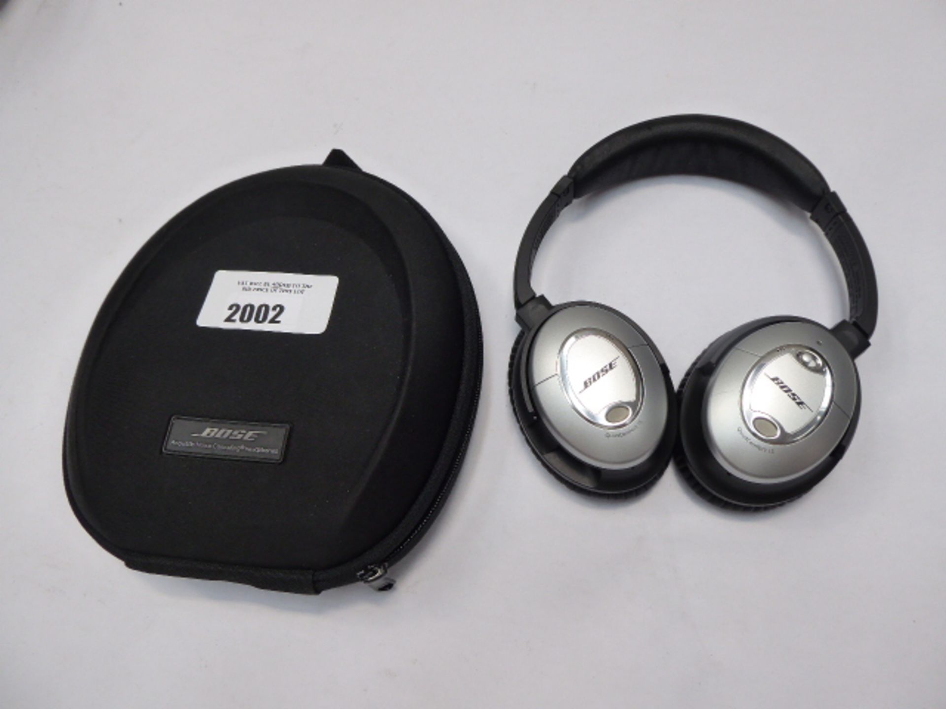 Bose QuietComfort 15 wireless headphones in case