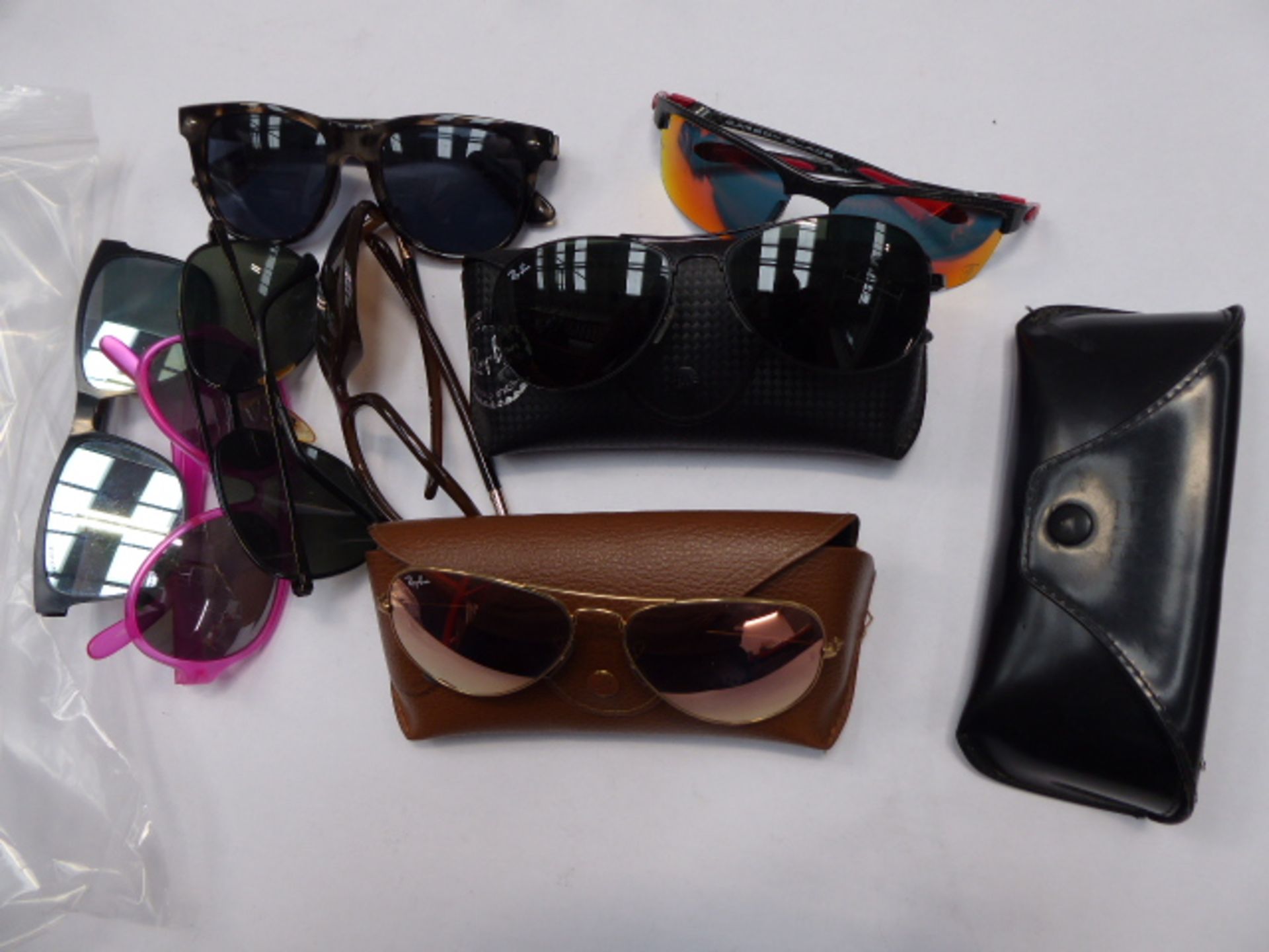 Quantity of sunglasses; 2x cased Ray-Ban, Oakley and others