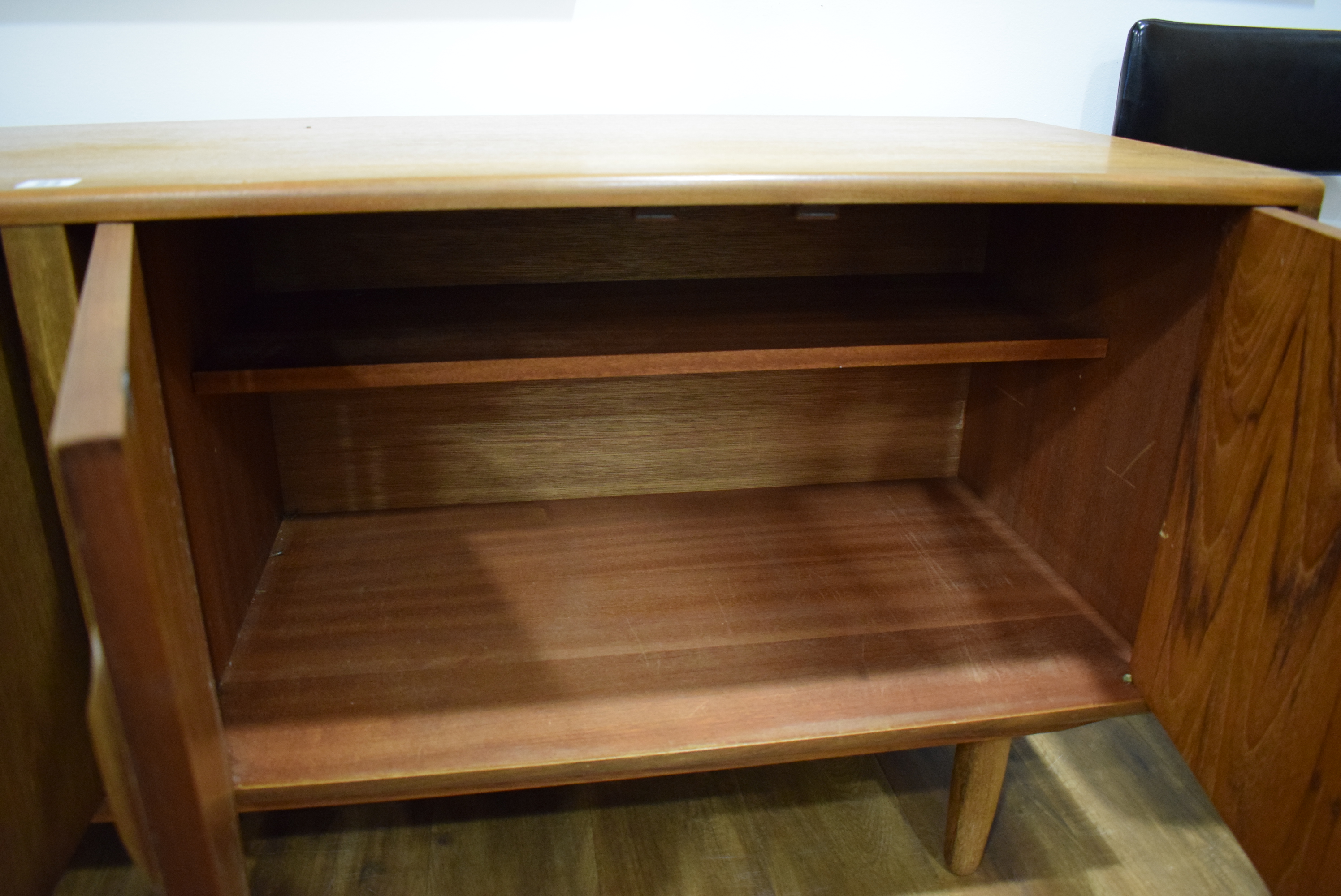 A G-Plan teak four-door sideboard on turned legs, l. - Image 4 of 15