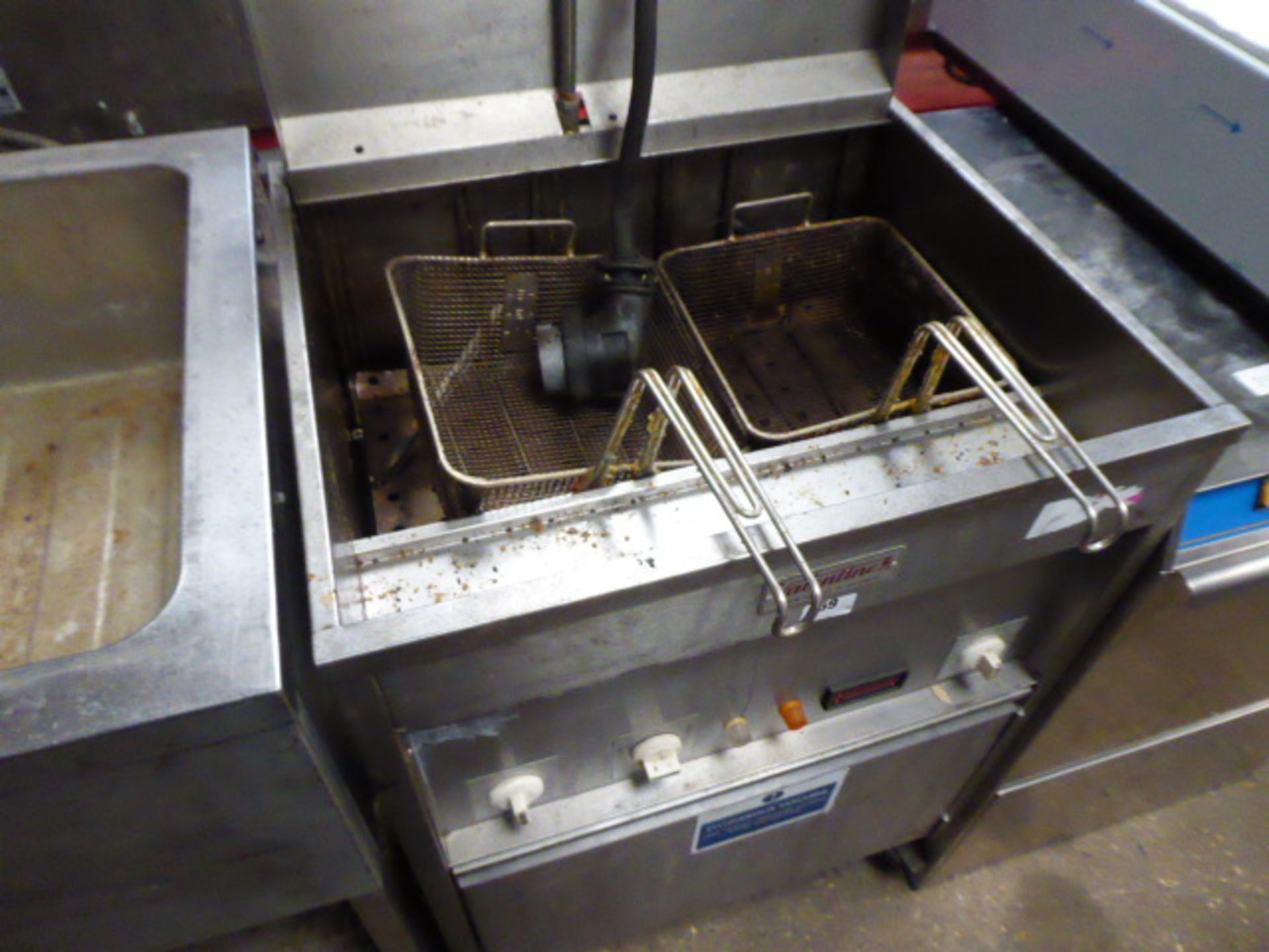 (320) 60cm electric Valentine large well fryer with 2 baskets - Image 2 of 2