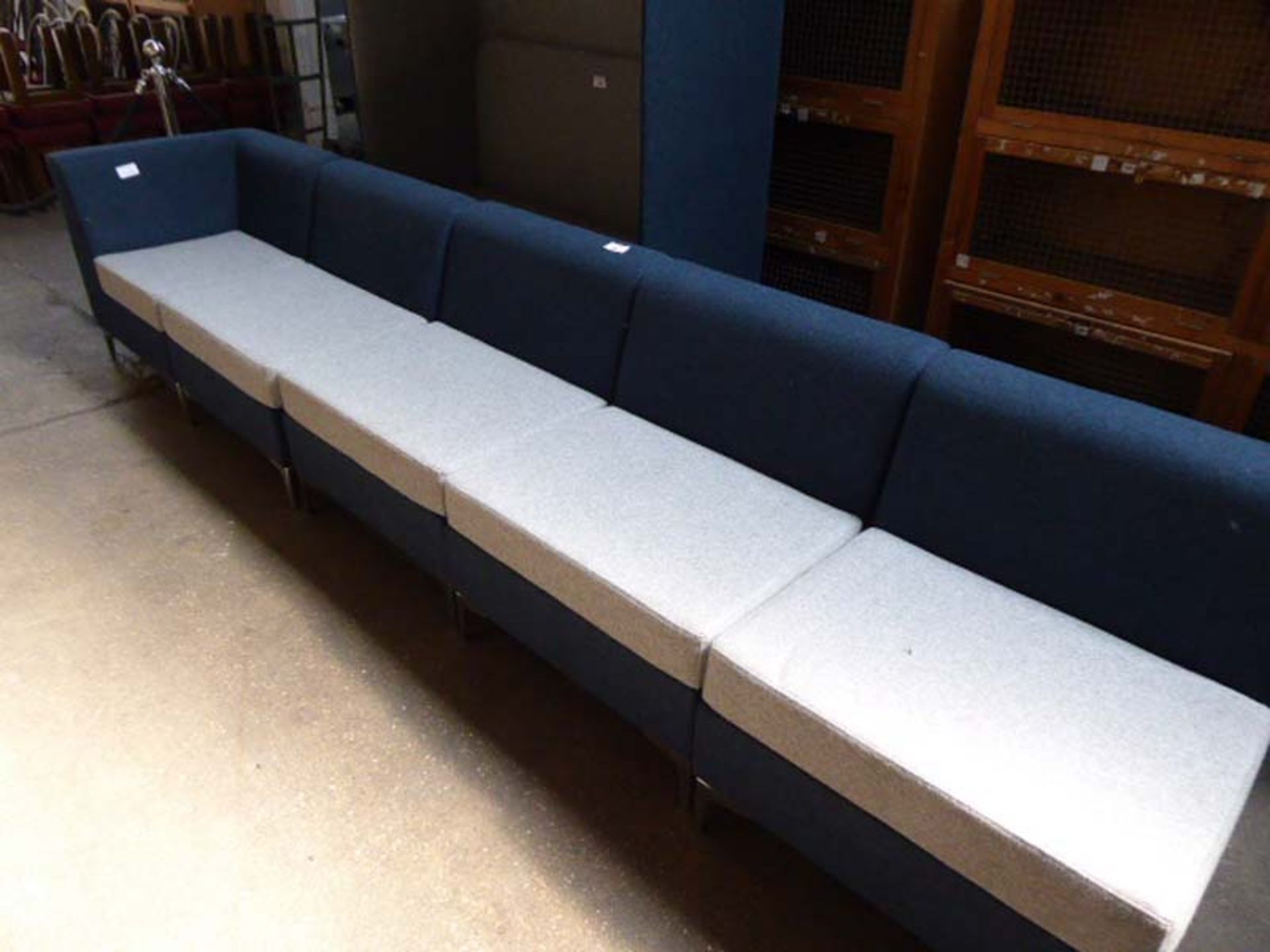 Moventi 5 piece modular blue and grey felt cloth reception suite on chrome legs 300cm long - Image 3 of 3