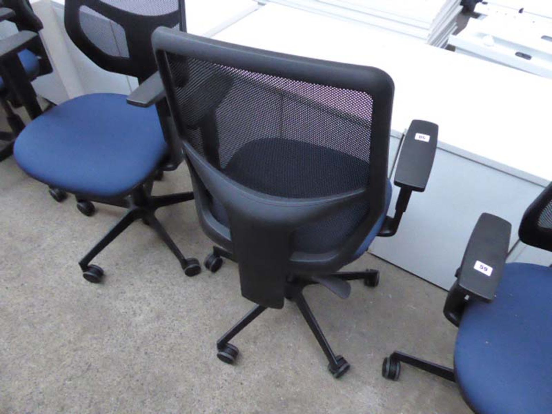 Nomiqe Remi Mesh office swivel armchair with blue cloth pad and black mesh back - Image 2 of 2