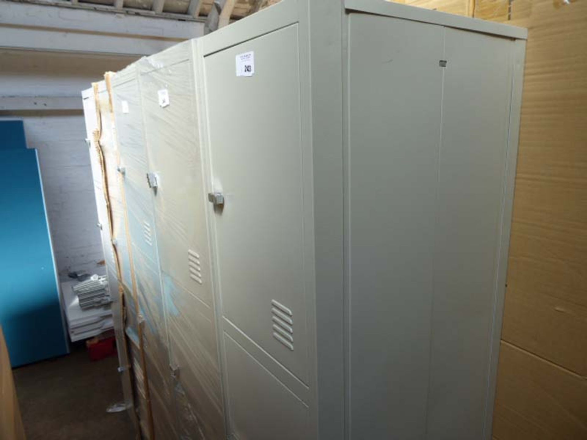 40cm metal 3 door personnel locker