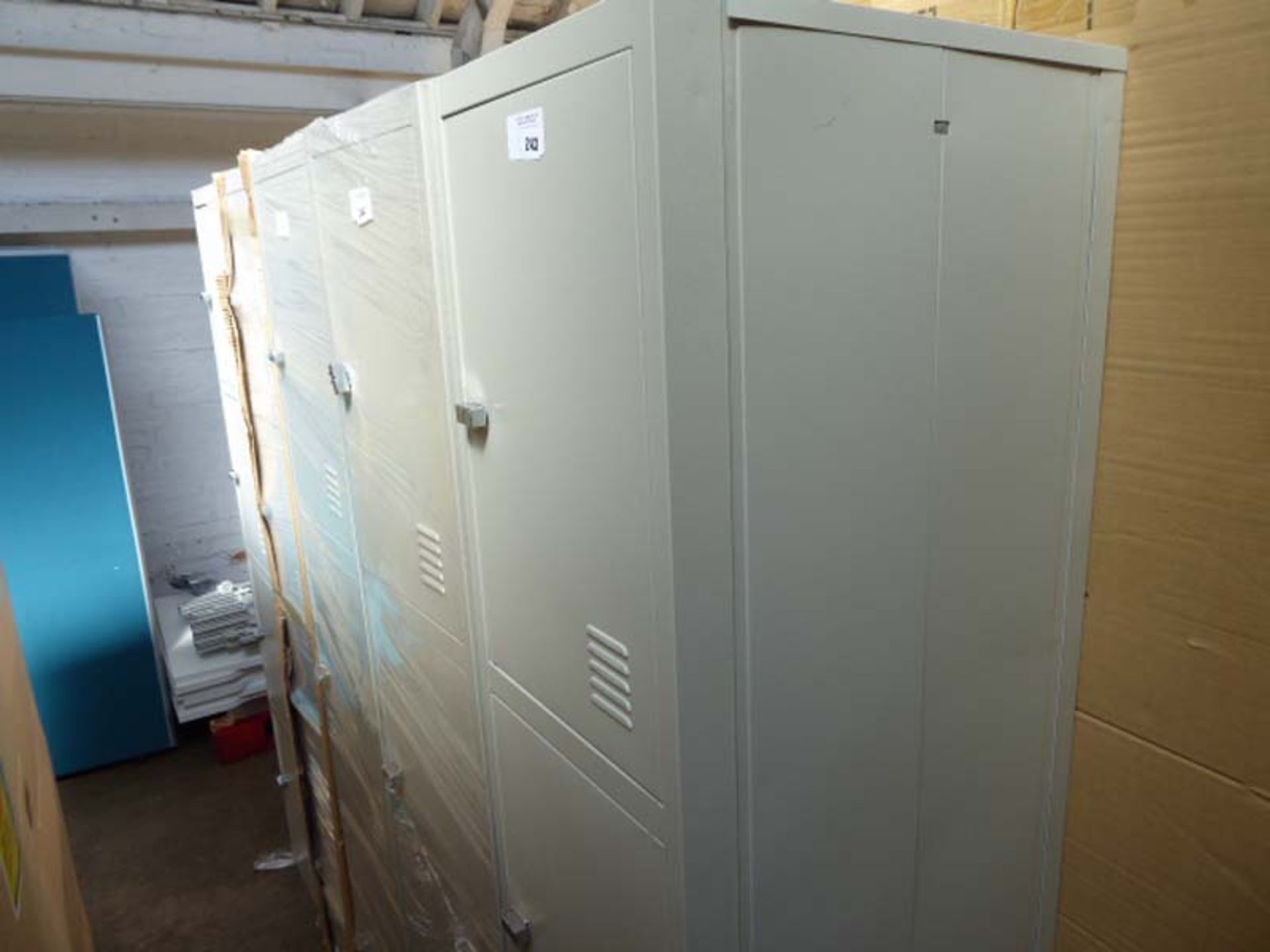 40cm metal 3 door personnel locker
