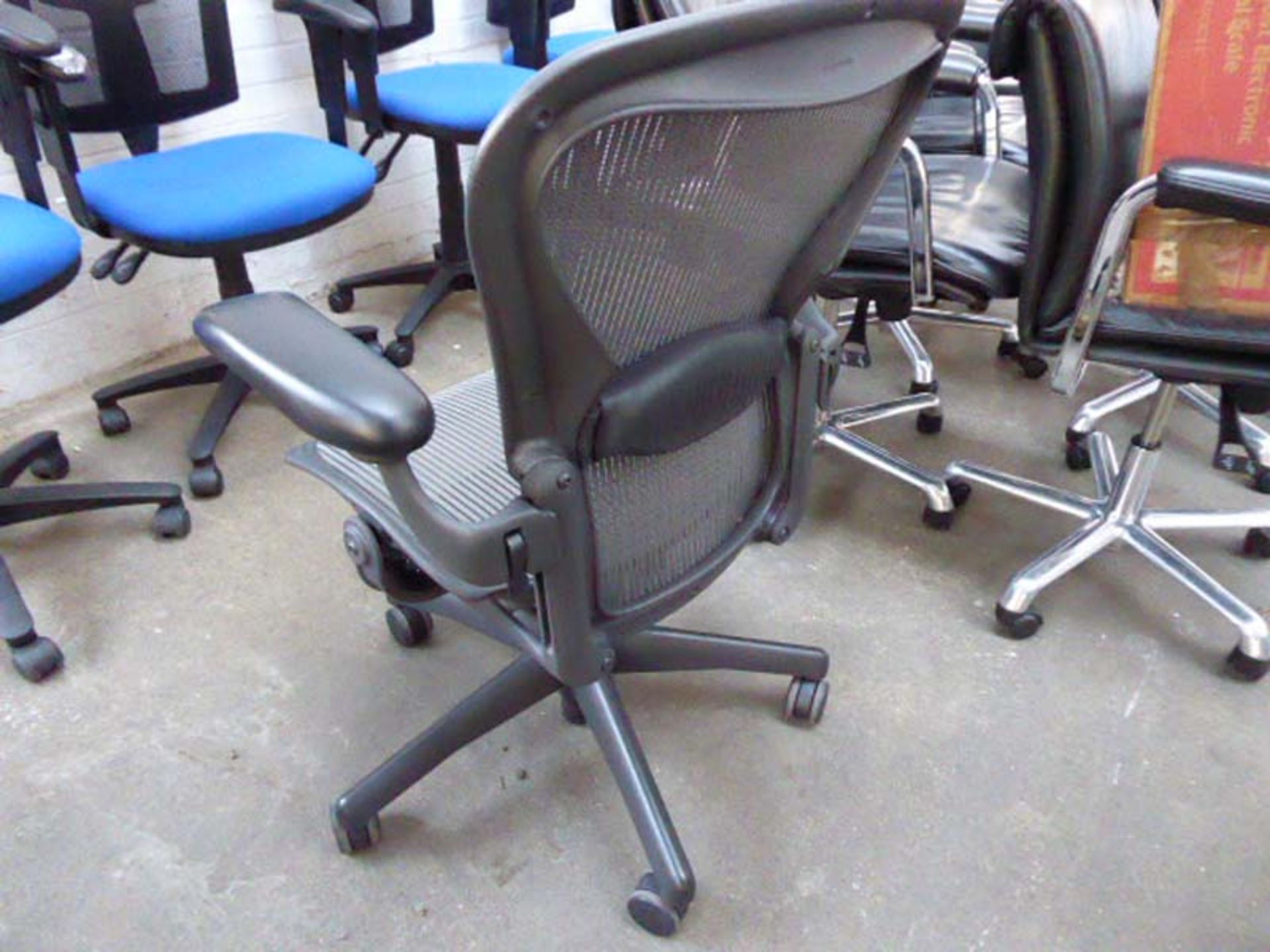 Herman Miller Aeron chair in charcoal with mesh seat pad and back, with lumbar support - Image 2 of 3
