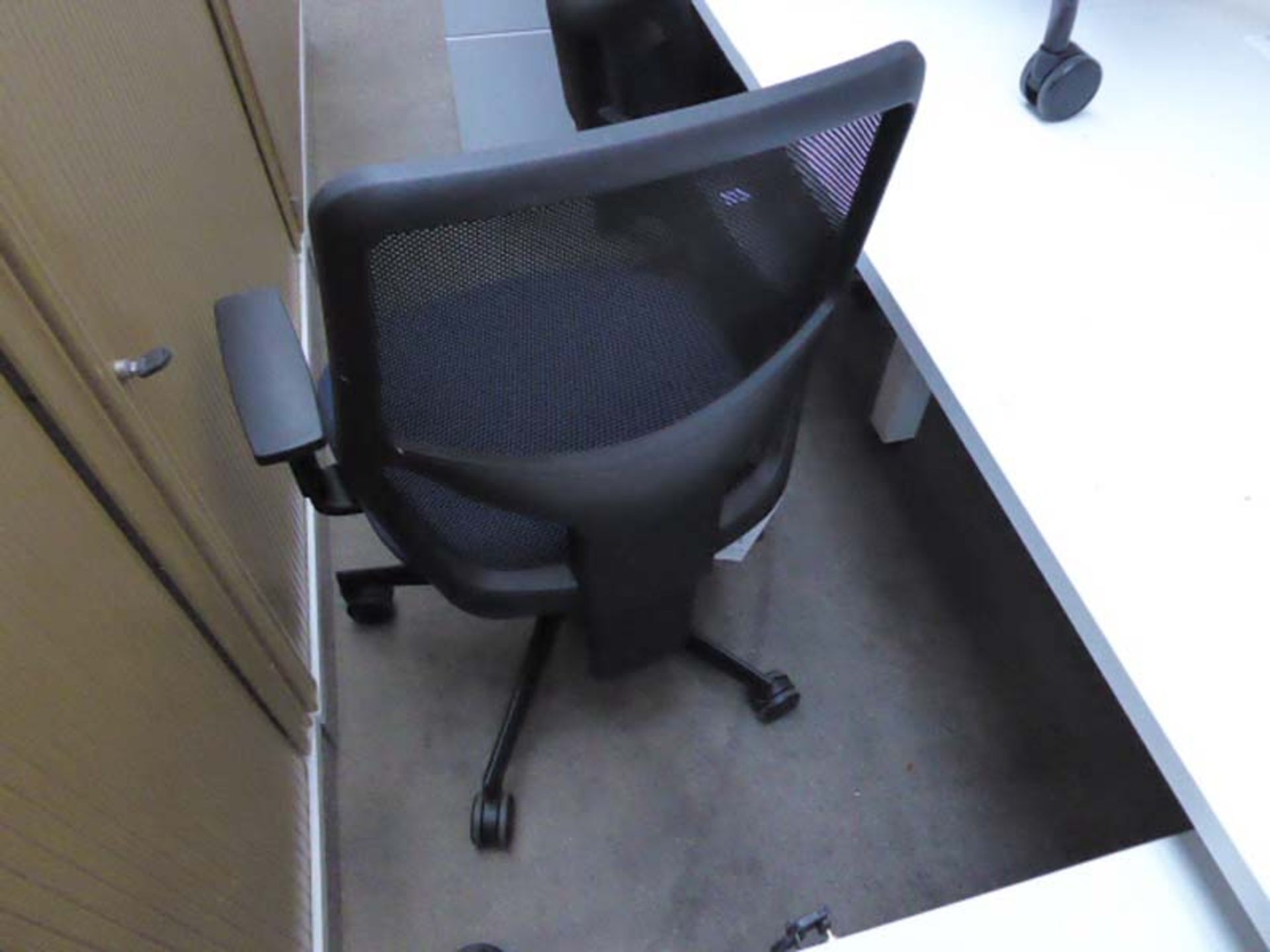 Nomiqe Remi Mesh office swivel armchair with blue cloth pad and black mesh back - Image 2 of 2