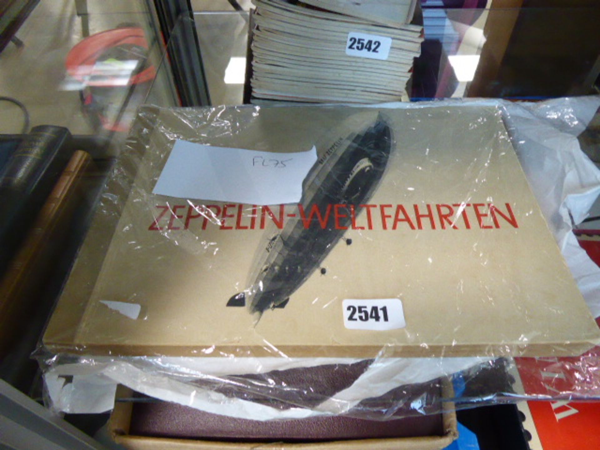 Zeppelin Weltfahrten collector's card album