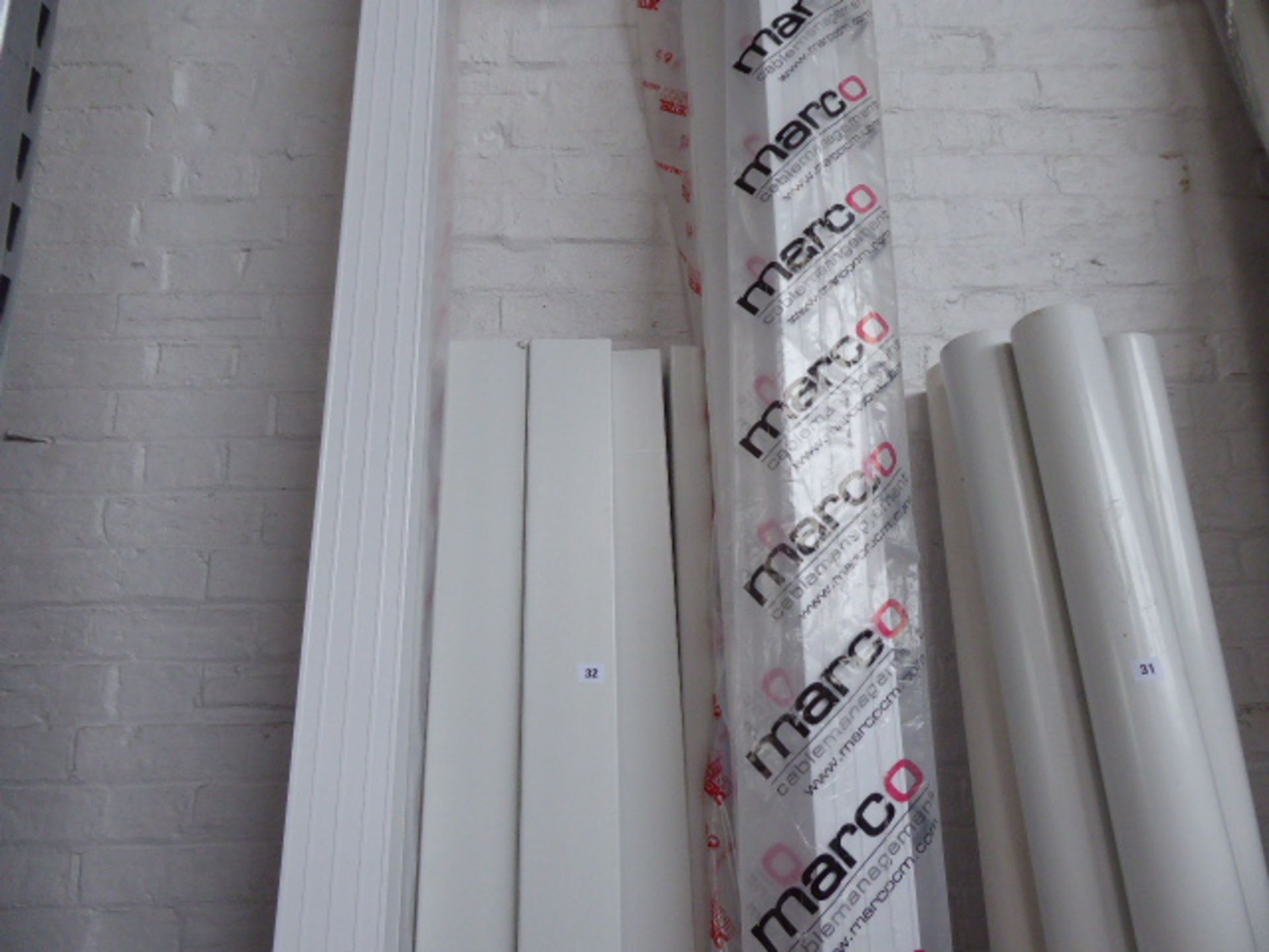 Various plastic trunking and ducting, square and rectangular - Image 2 of 2