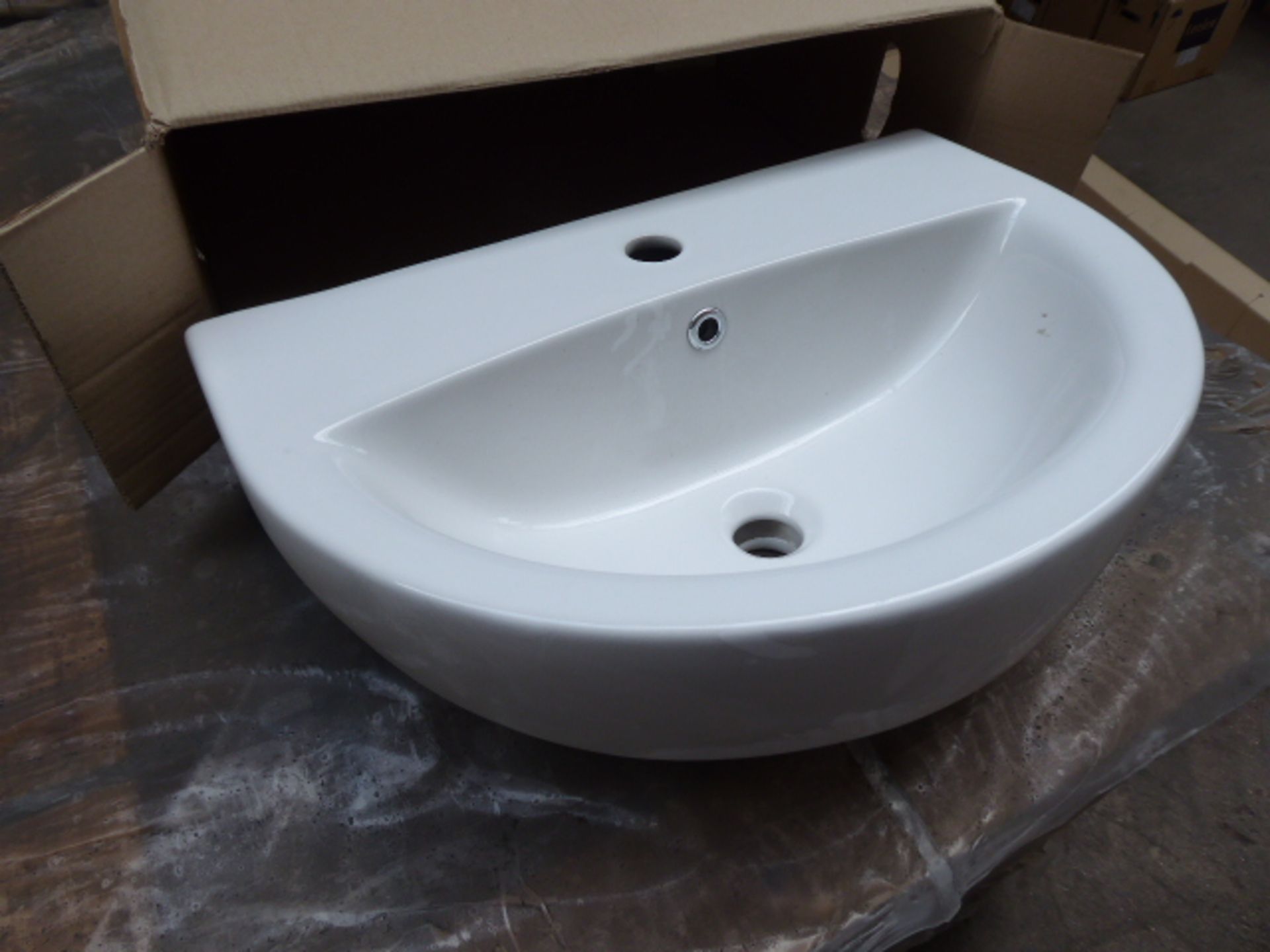 18 Madison 66cm round wash basins