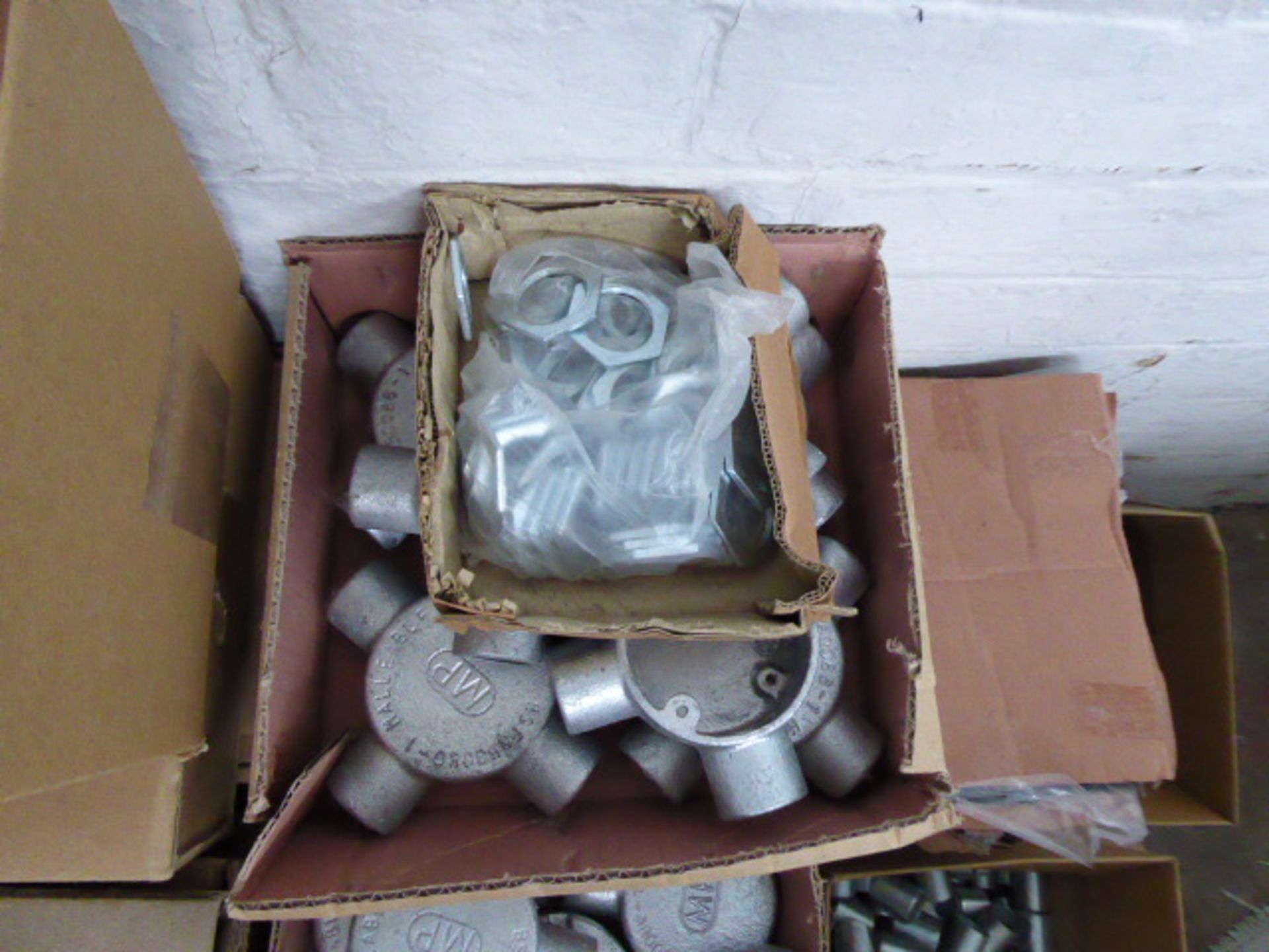 A bundle of 25mm galvanized electrical trunking and a large quantity of galvanized and brass - Image 3 of 7