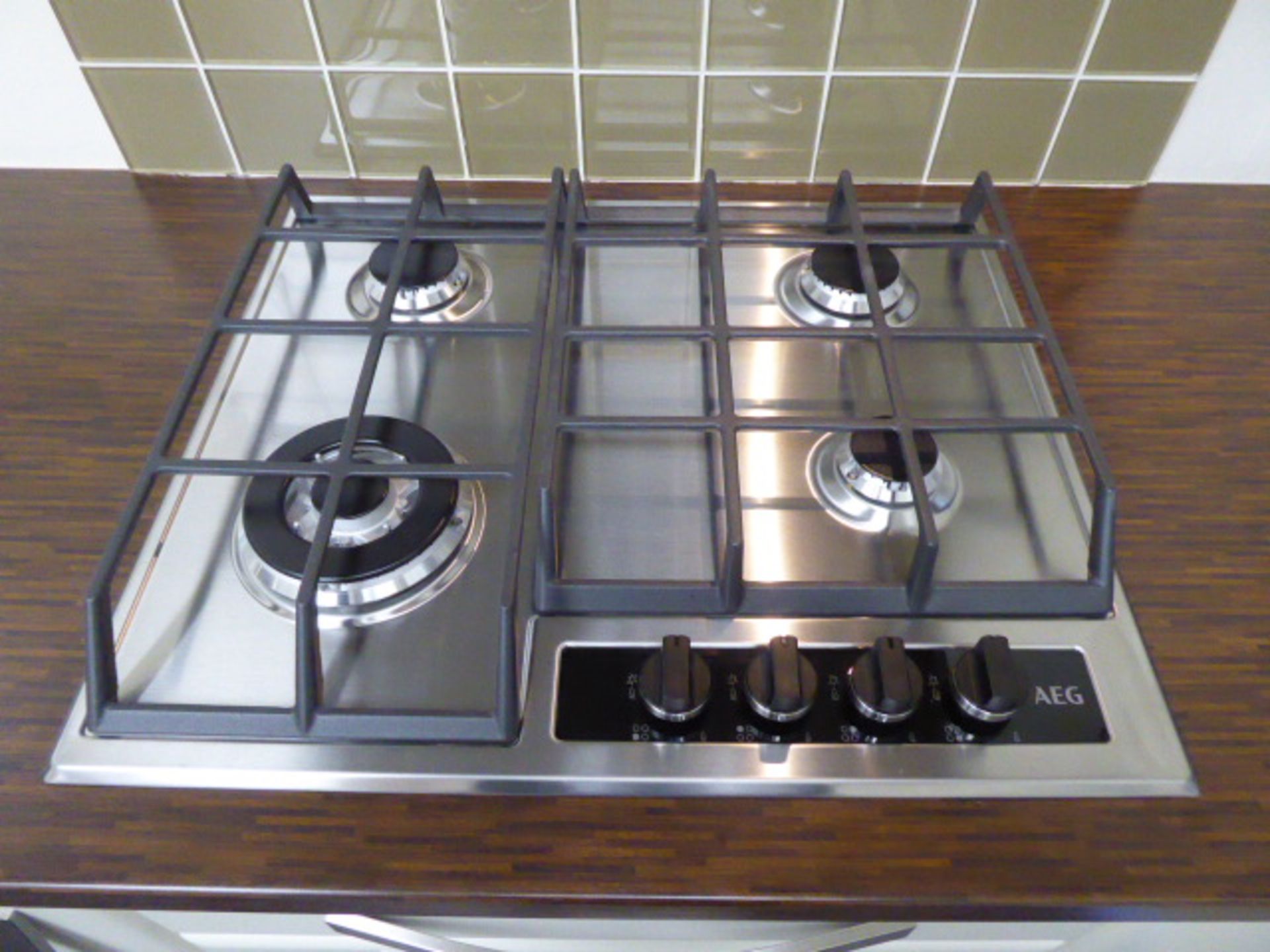 Nigella alabaster kitchen with bamboo effect laminate worktops. The work surface max measurement - Image 11 of 18