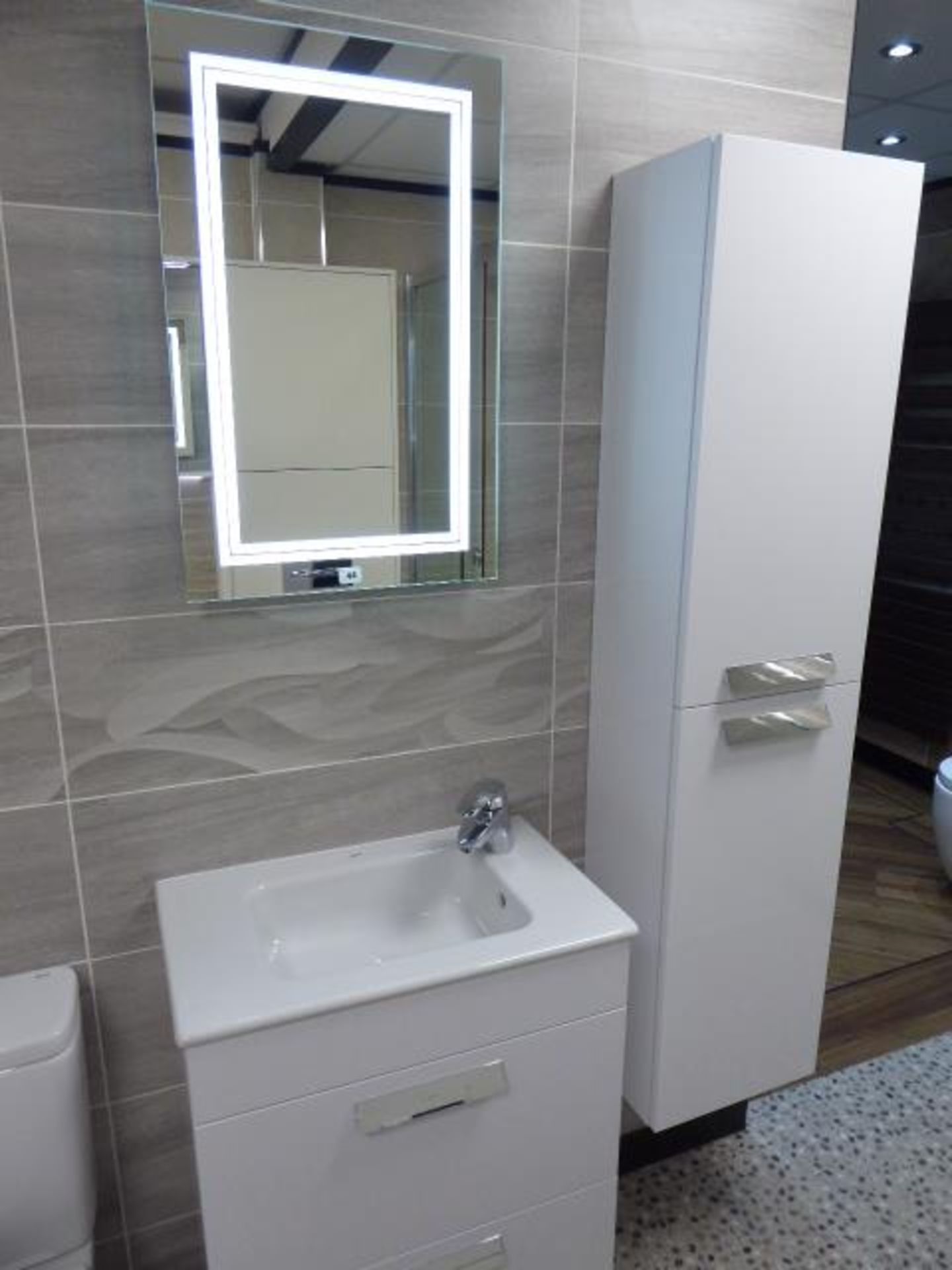 Roca Debba wash closet suite including: compact basin and 2-drawer unit; Monodin basin mixer; toilet - Image 5 of 5