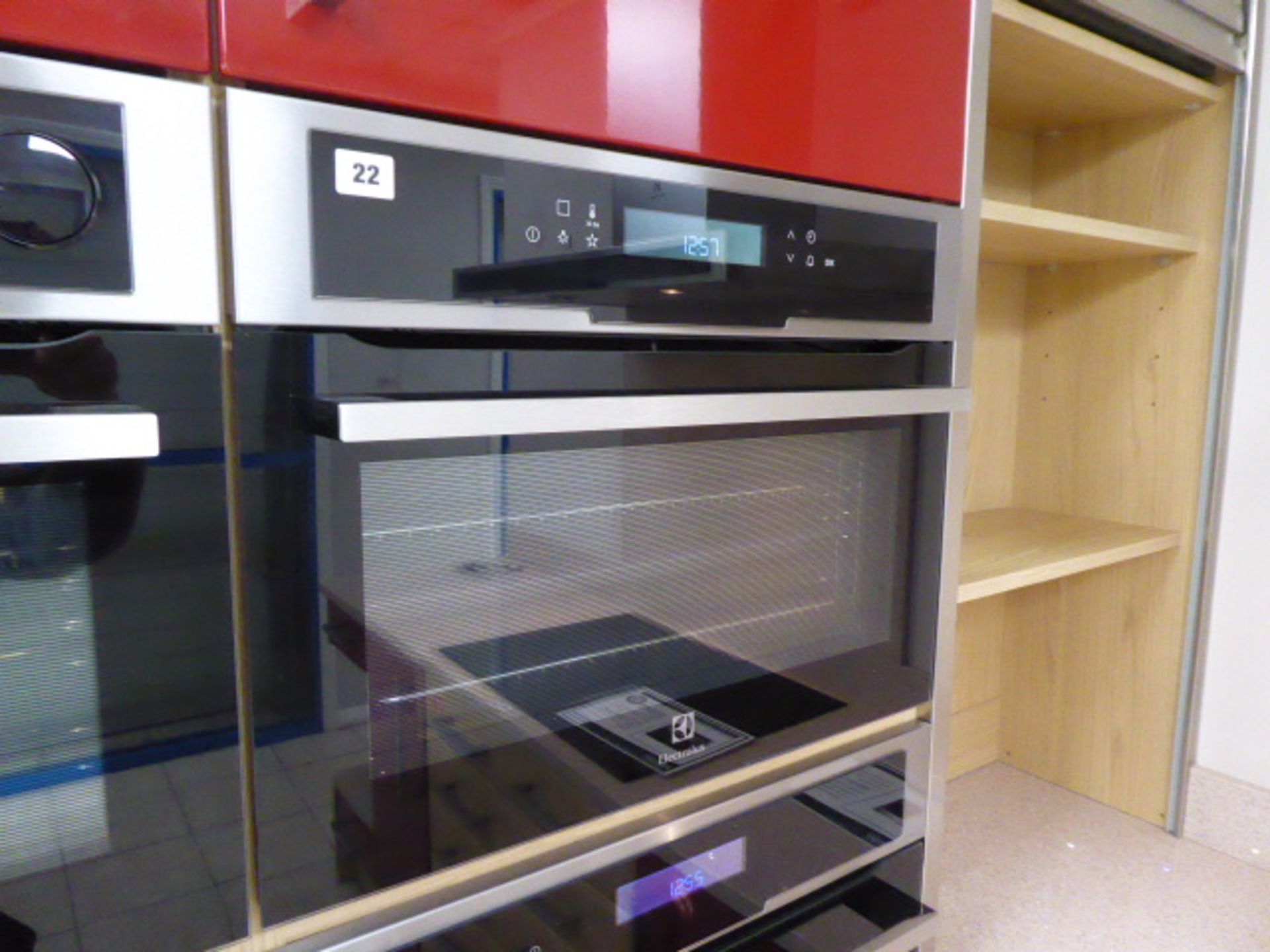 Electrolux EVY5741AAX oven (demonstrator) (Located at the Lincoln saleroom)